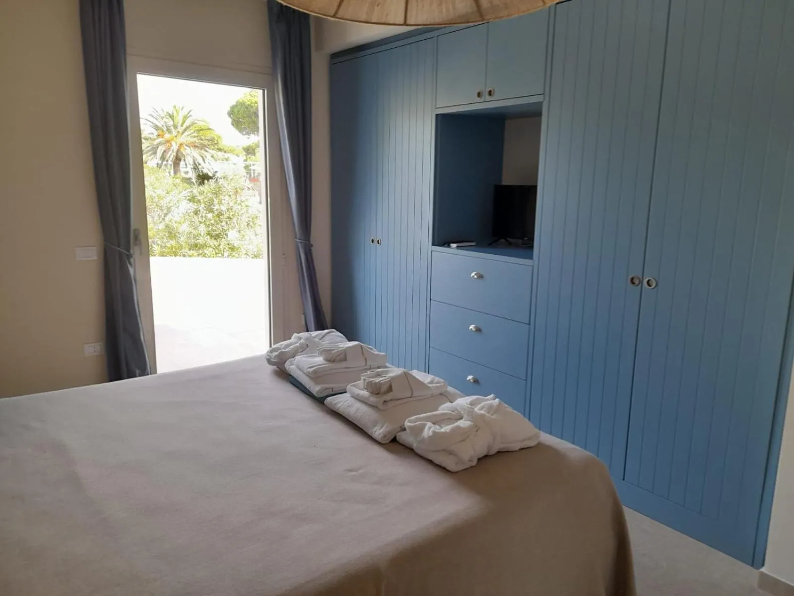 Bedroom, Bed in Resort Capo Bianco