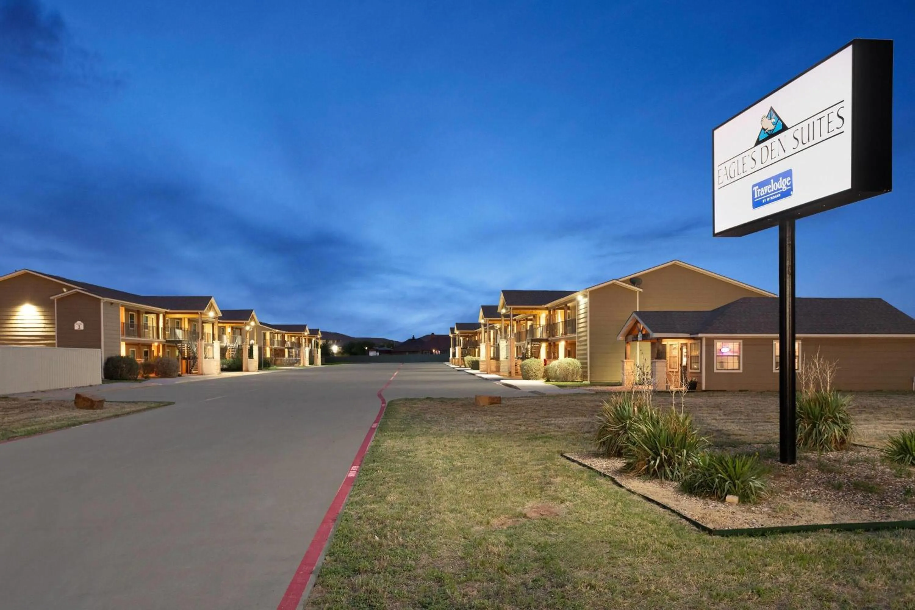 Property building in Eagle's Den Suites Andrews a Travelodge by Wyndham