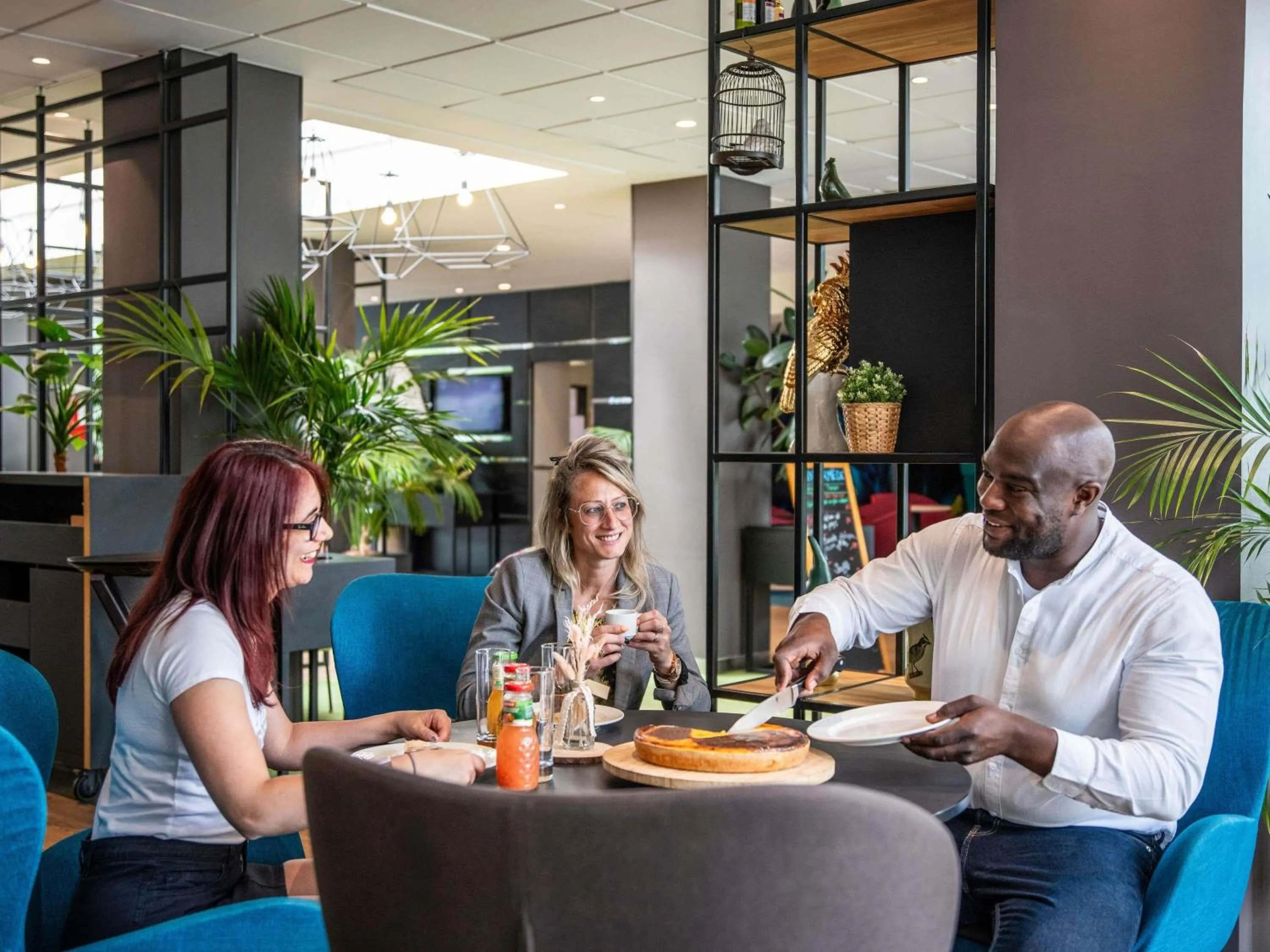 Restaurant/places to eat in Hotel Novotel Evry Courcouronnes