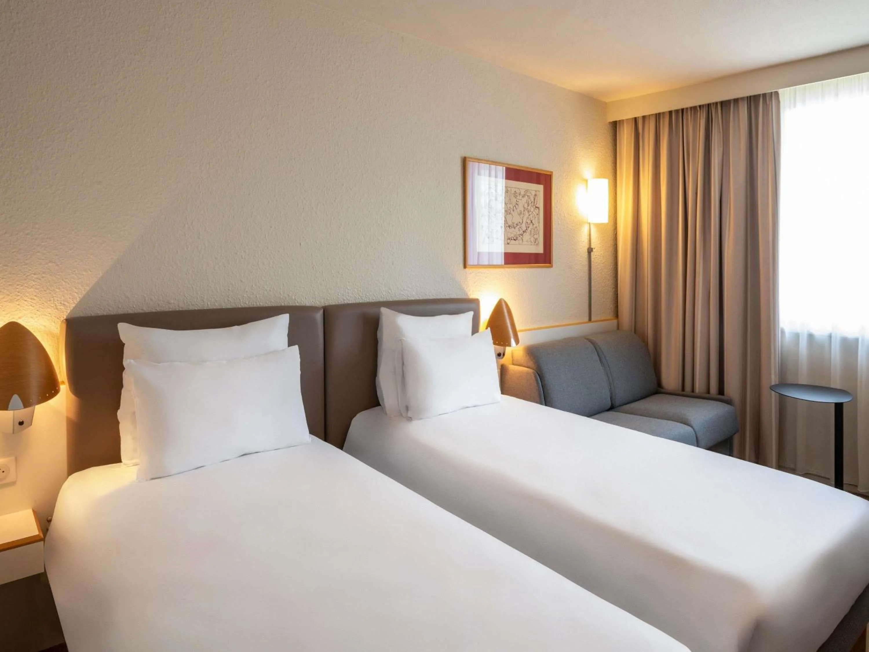 Bedroom, Bed in Hotel Novotel Evry Courcouronnes