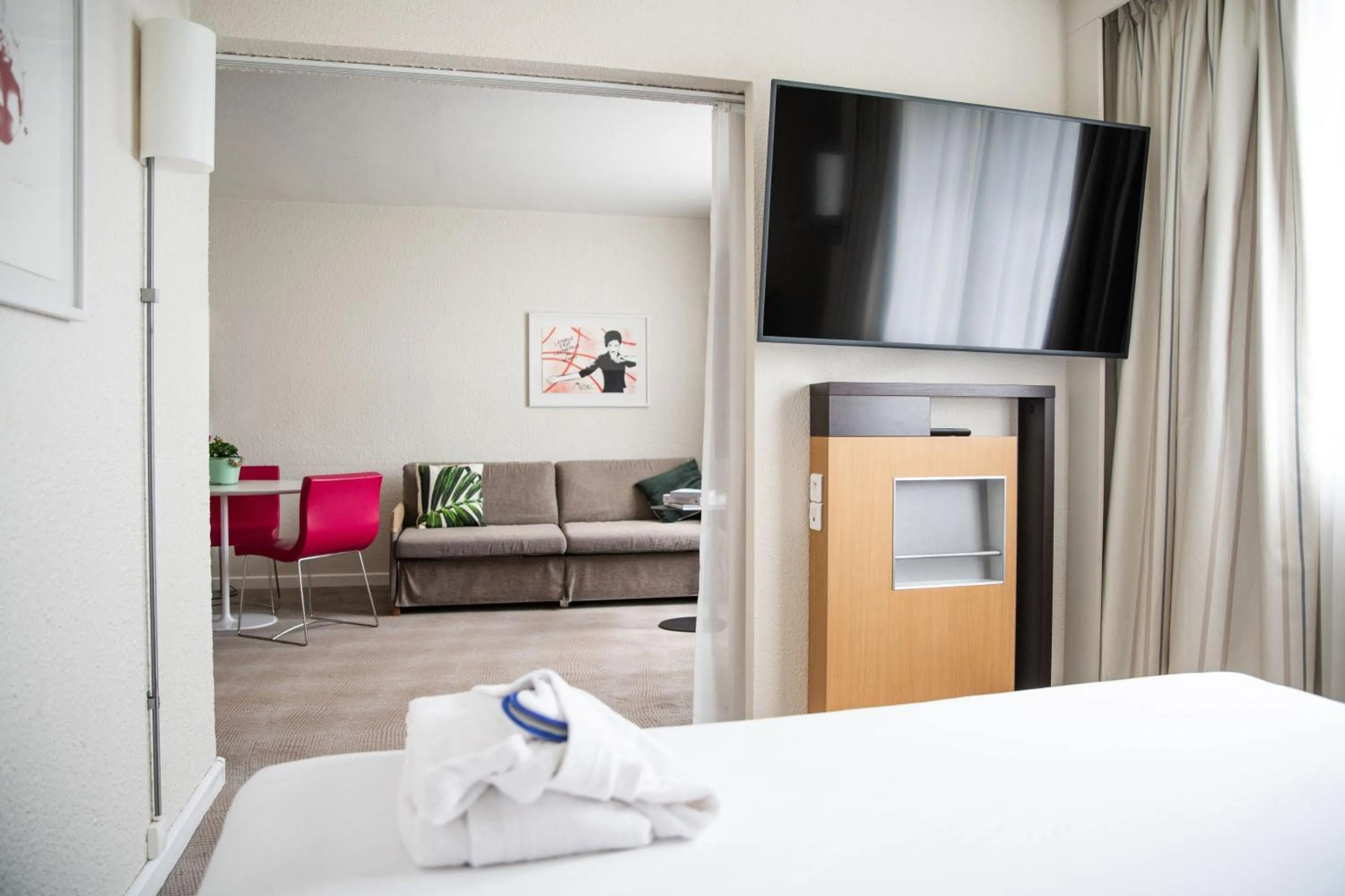 Photo of the whole room, Bed in Hotel Novotel Evry Courcouronnes