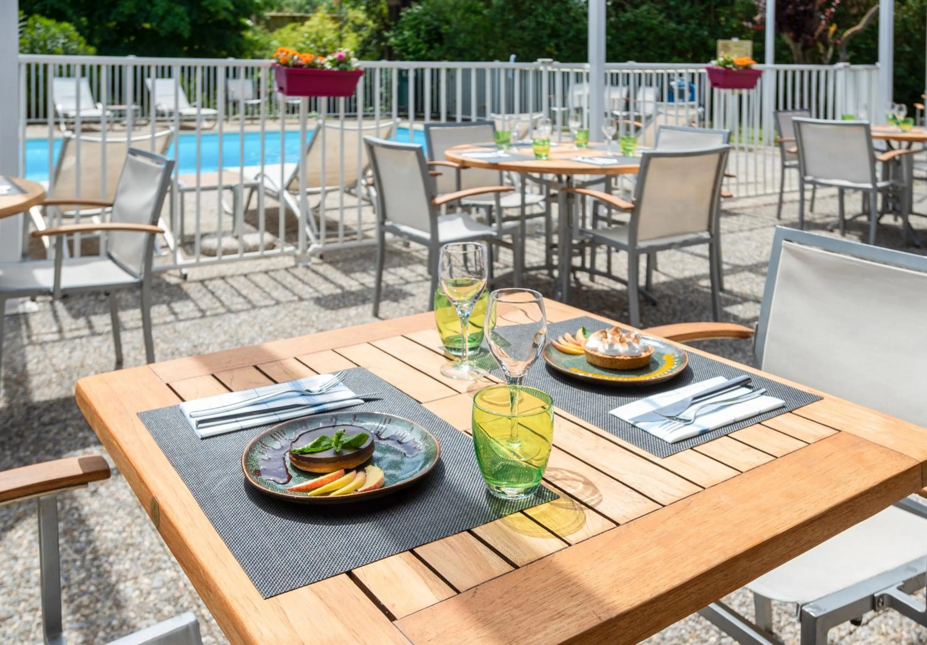 Patio in Hotel Novotel Evry Courcouronnes