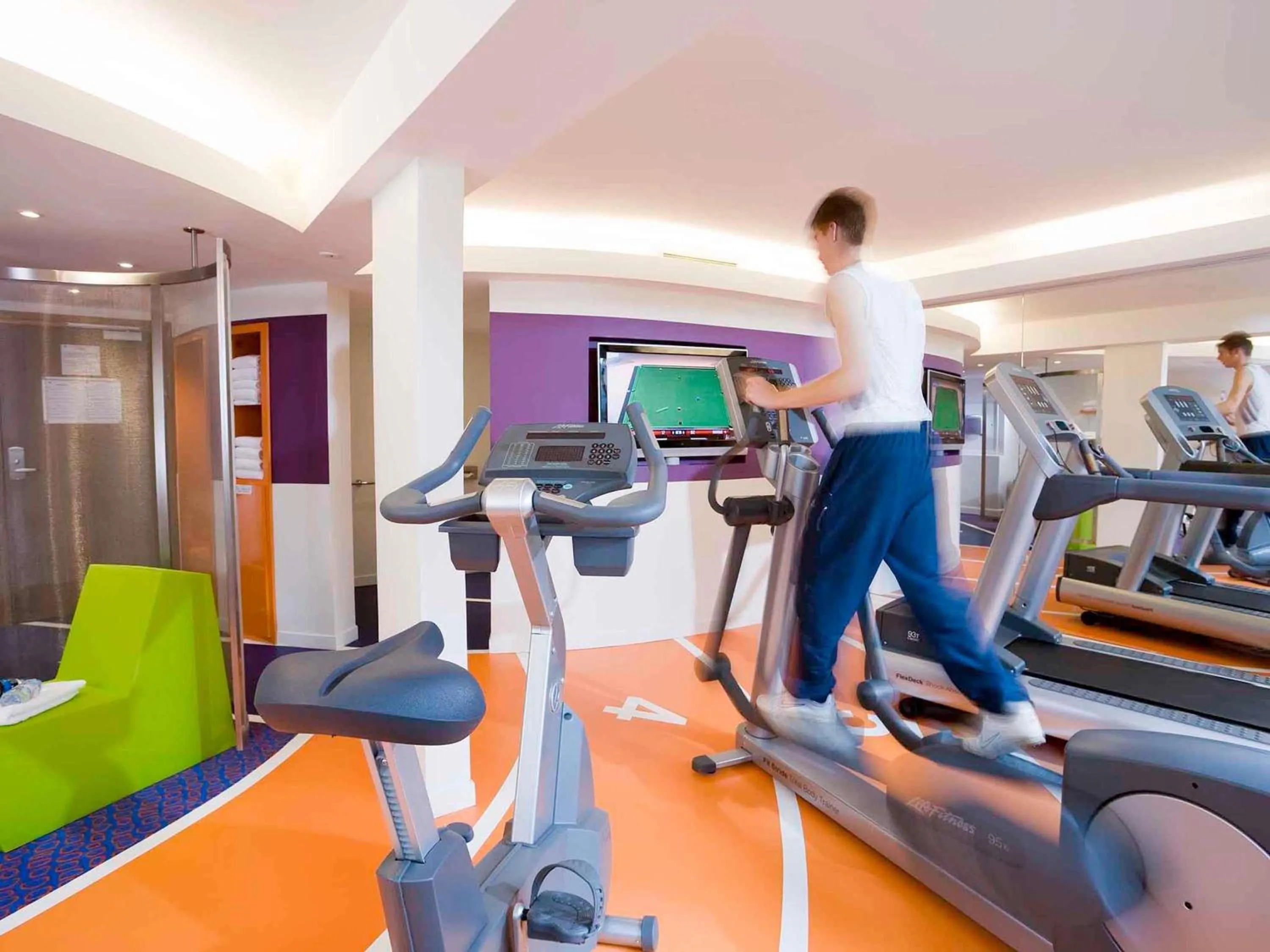 Fitness centre/facilities in Hotel Novotel Evry Courcouronnes