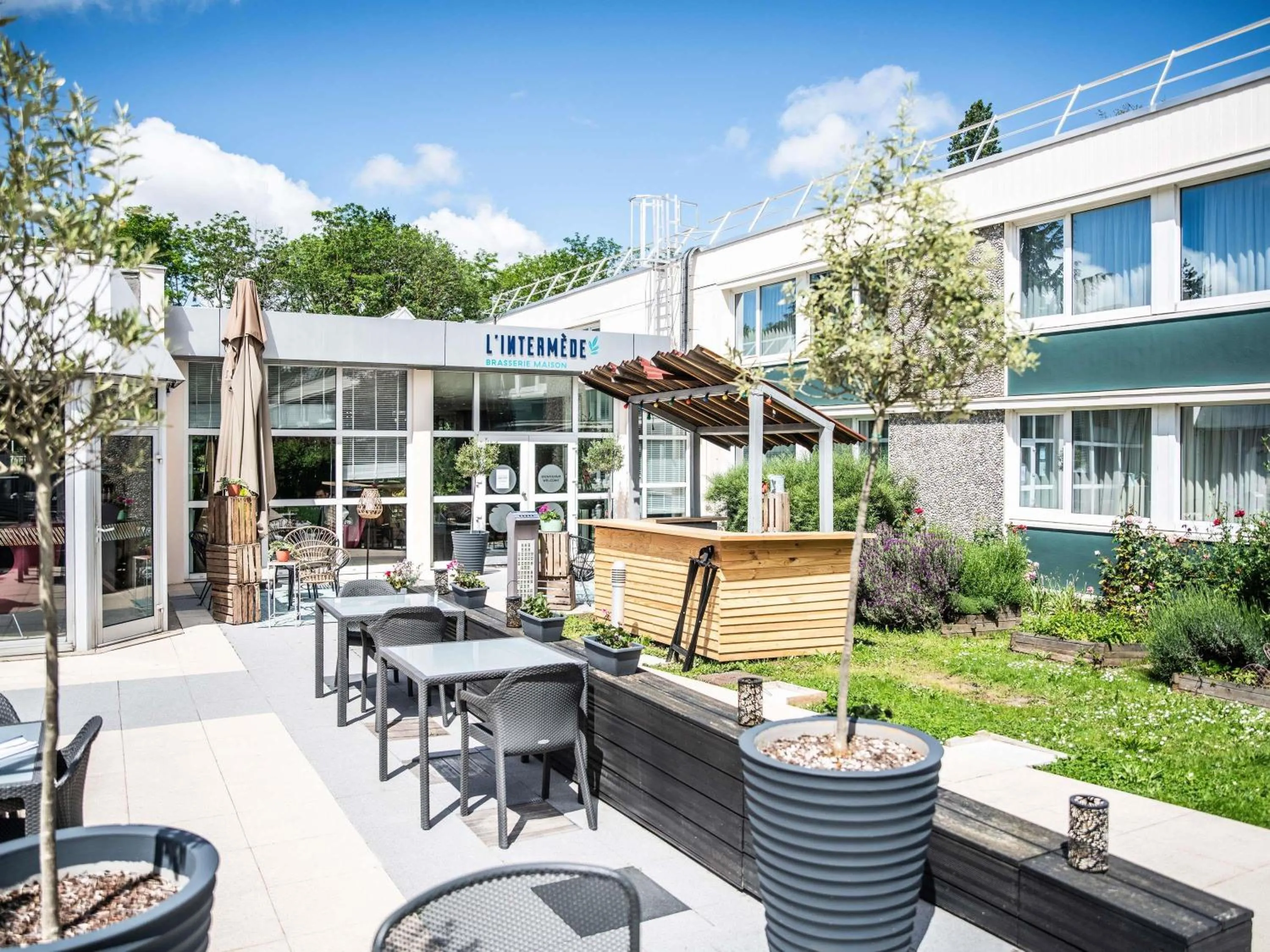 Property building in Hotel Novotel Evry Courcouronnes