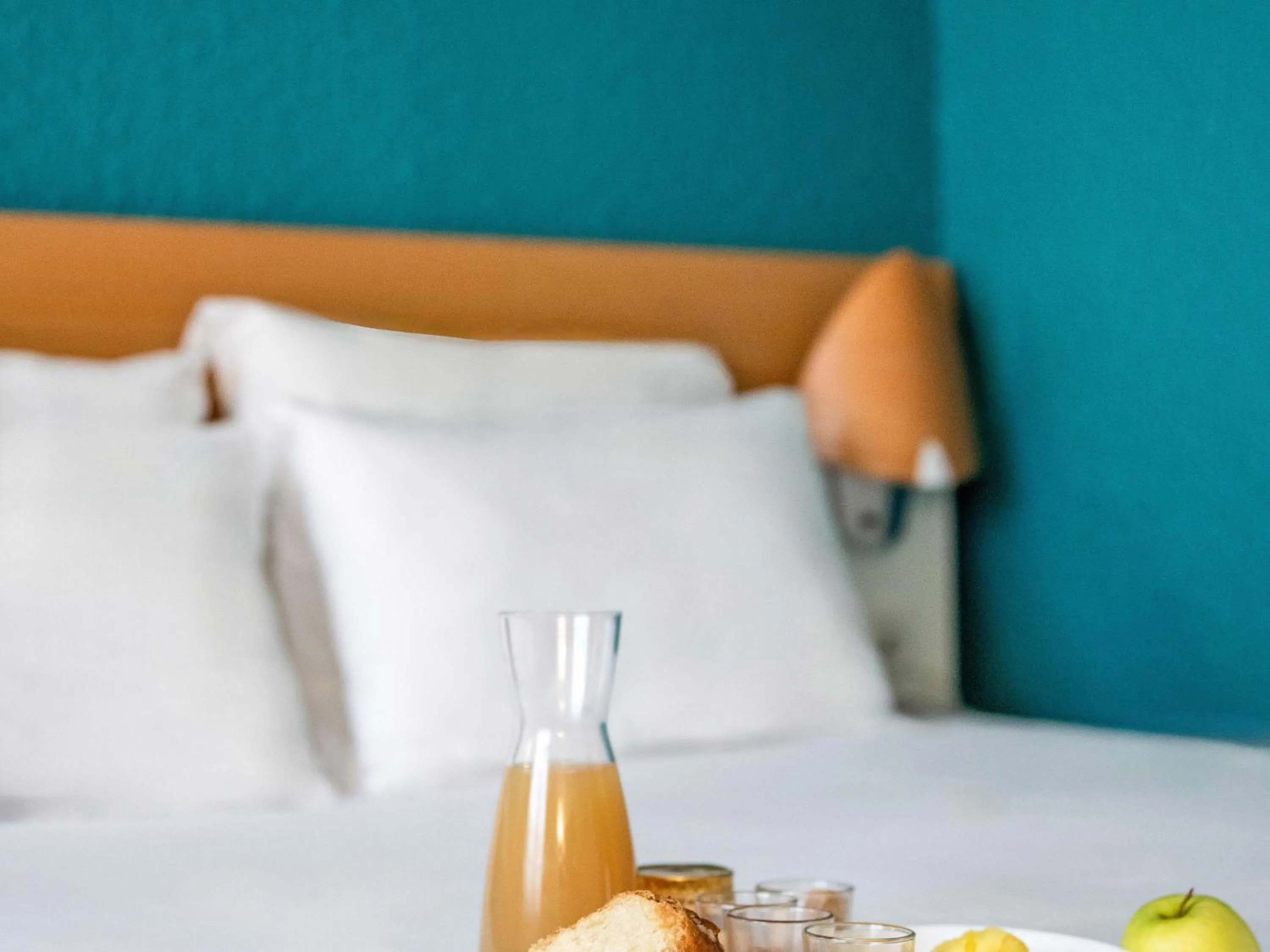 Breakfast, Bed in Hotel Novotel Evry Courcouronnes