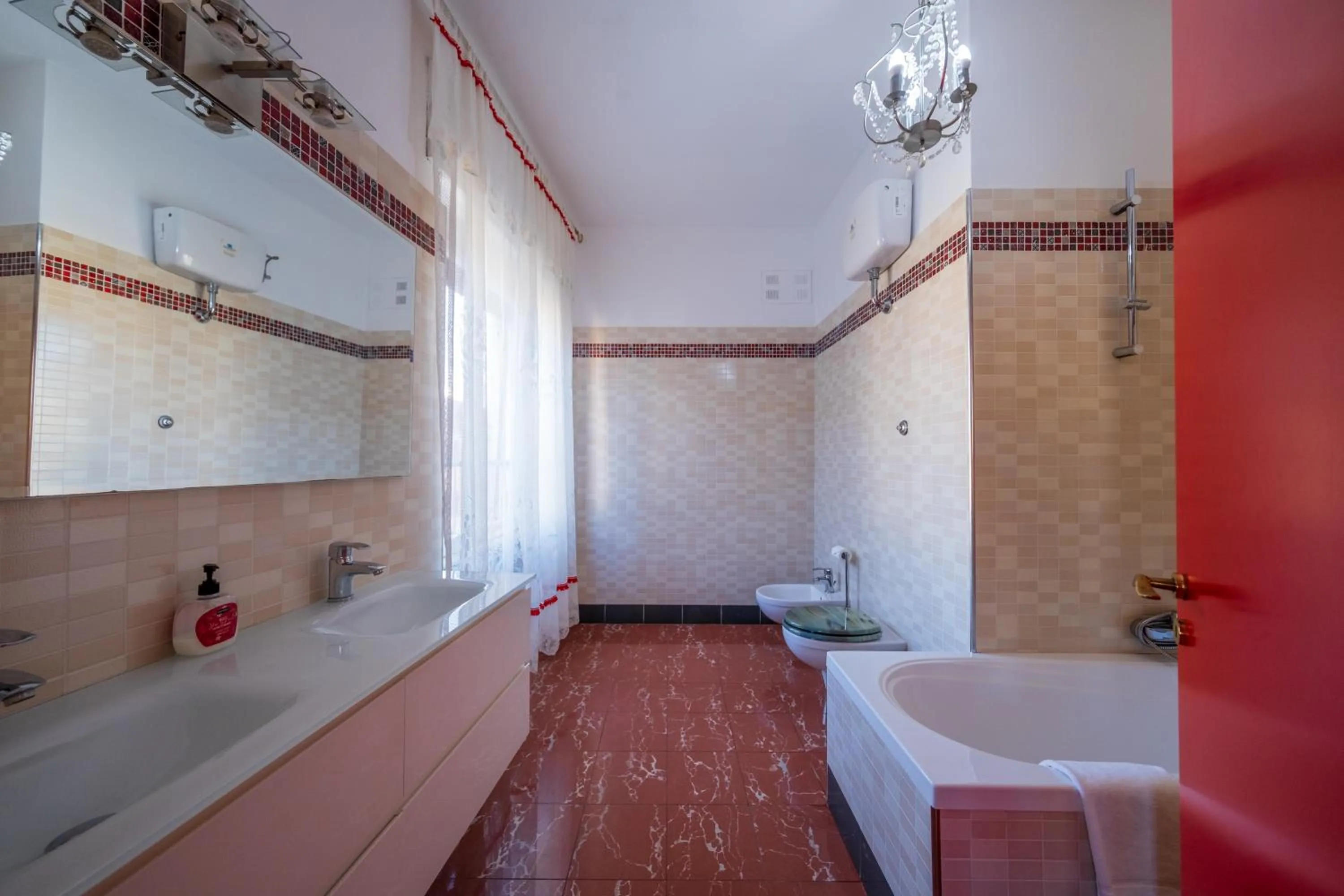 Bathroom in BBC Christian Bed & Breakfast