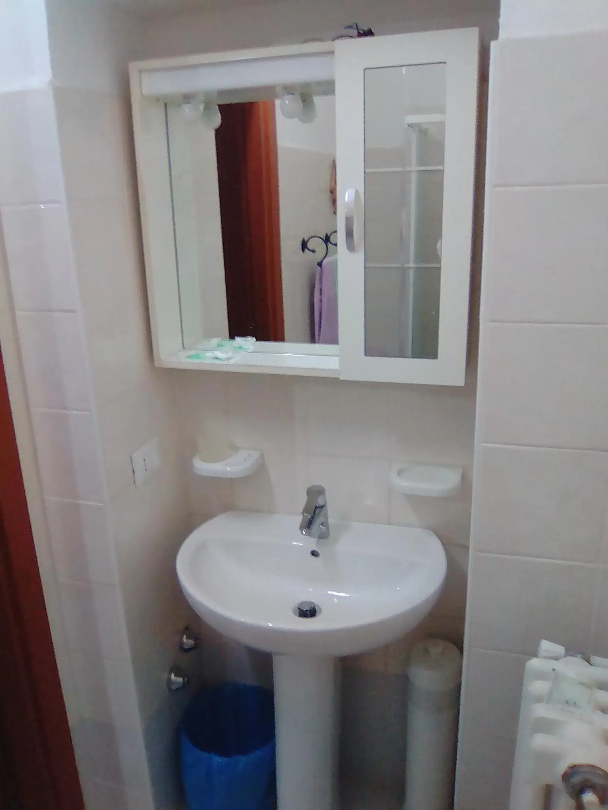 Triple Room in Albergo Cavour SELF CHECK-IN Triple Room in Albergo Cavour SELF CHECK-IN