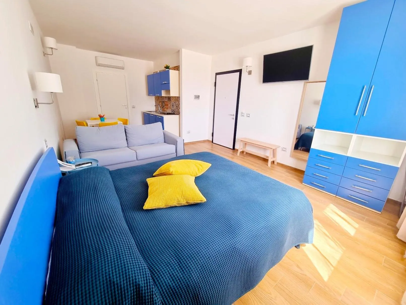 Kitchen or kitchenette, Bed in The Garden