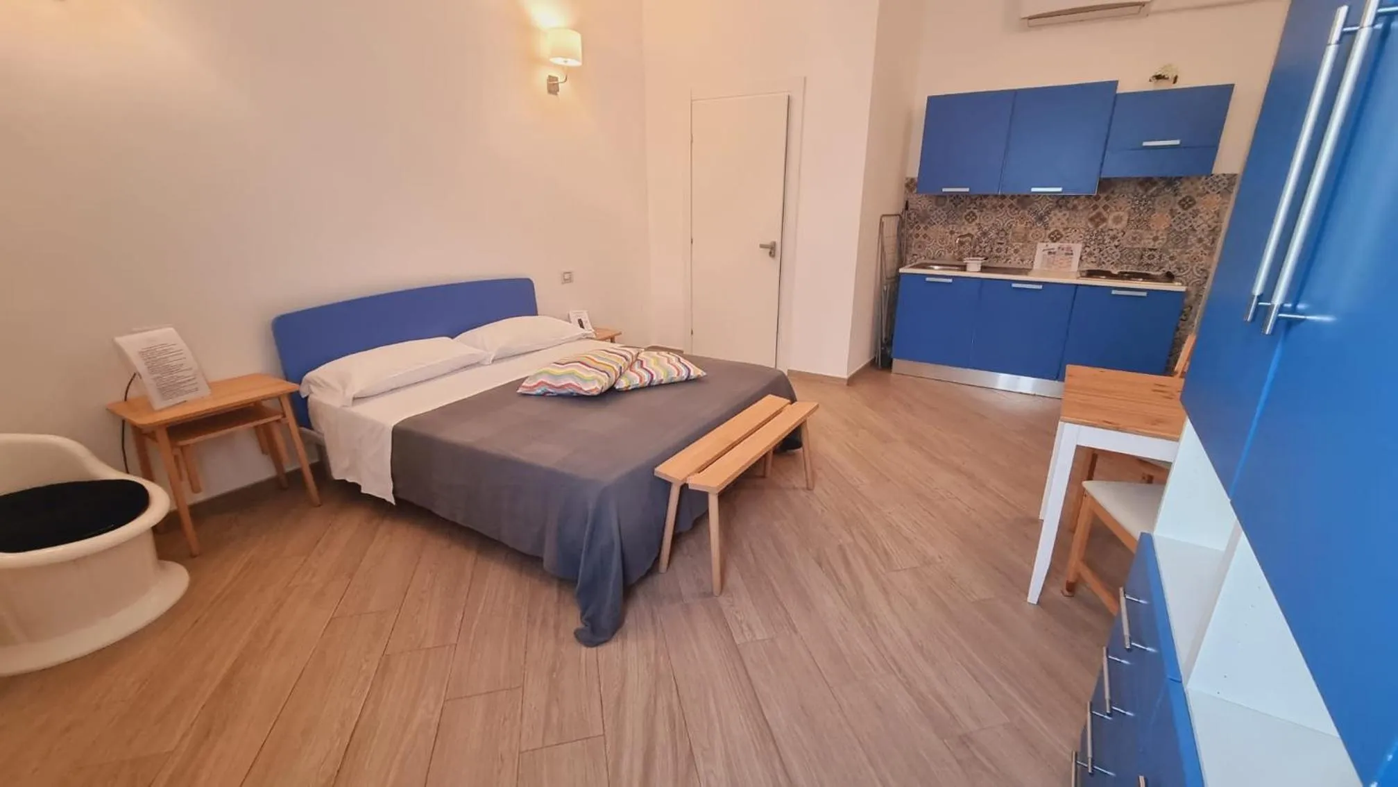 Kitchen or kitchenette, Bed in The Garden