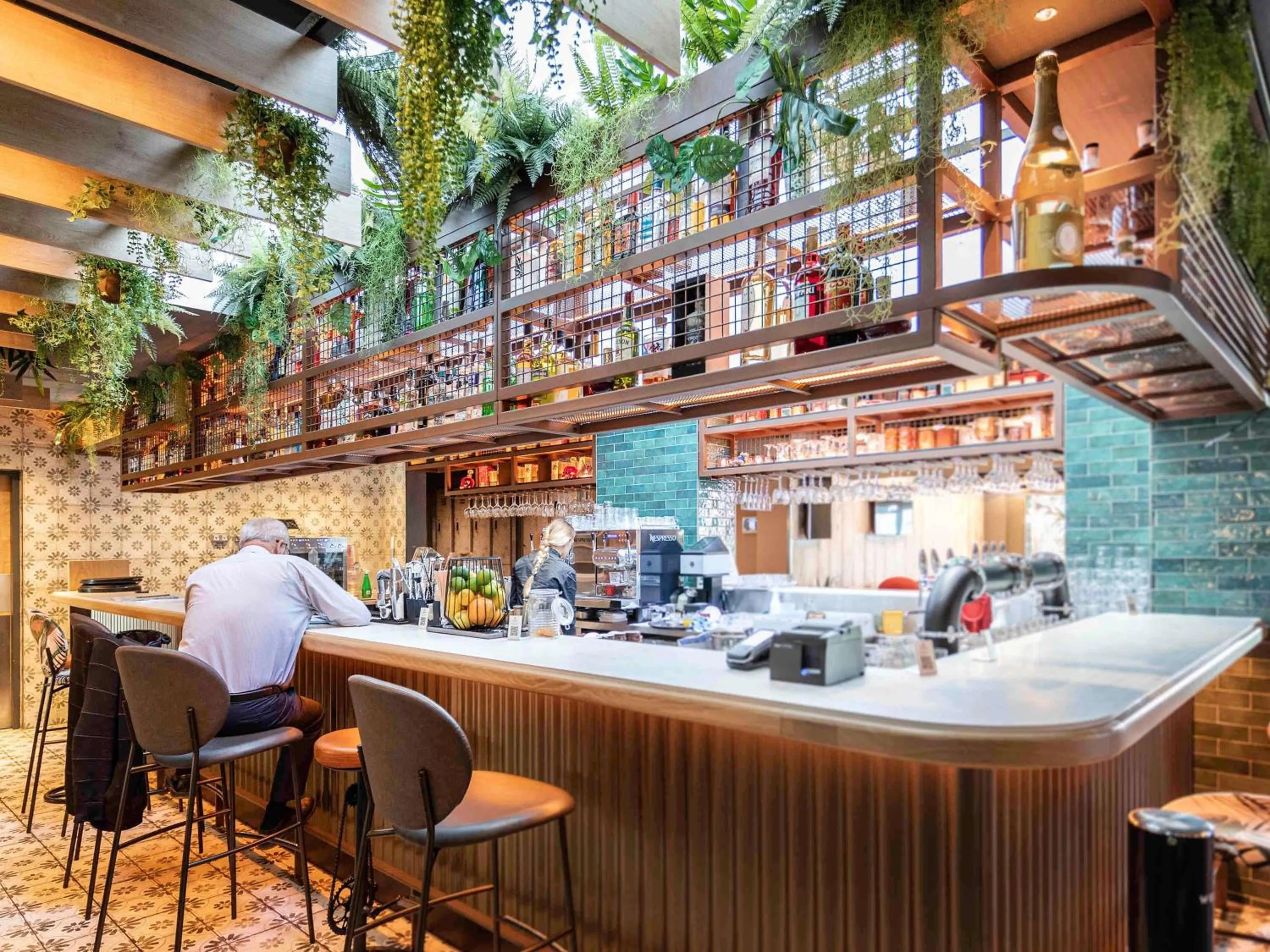 Lounge or bar in Novotel Valence Sud