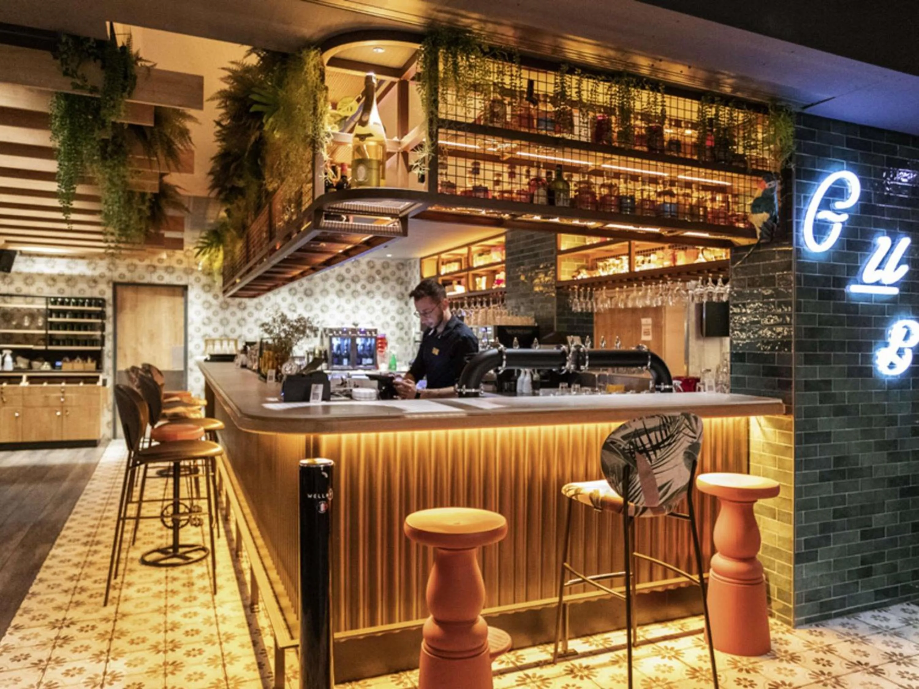 Lounge or bar in Novotel Valence Sud