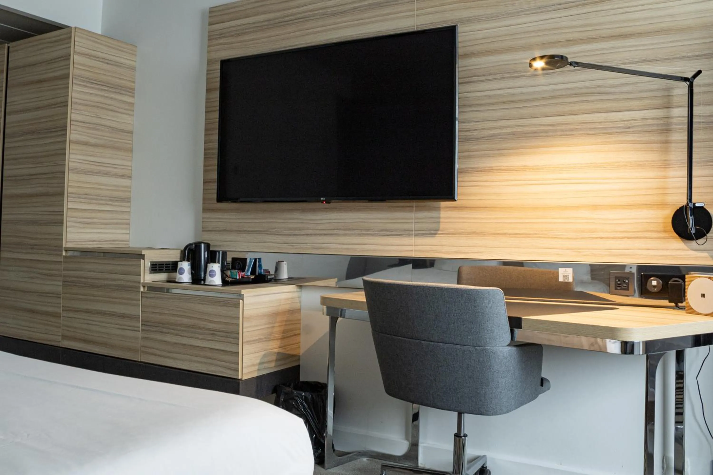 TV and multimedia, Bed in Novotel Valence Sud