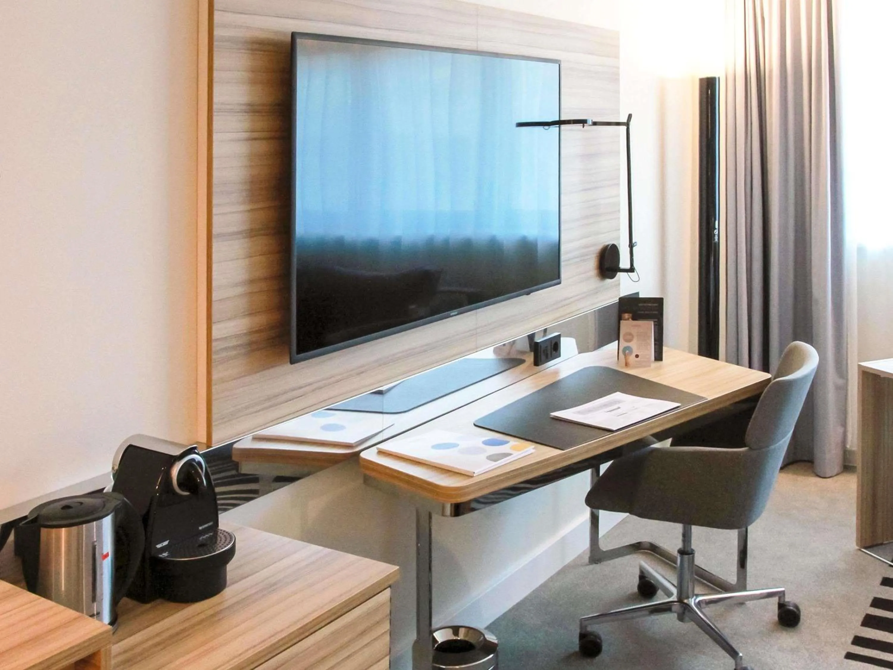 Bedroom in Novotel Valence Sud