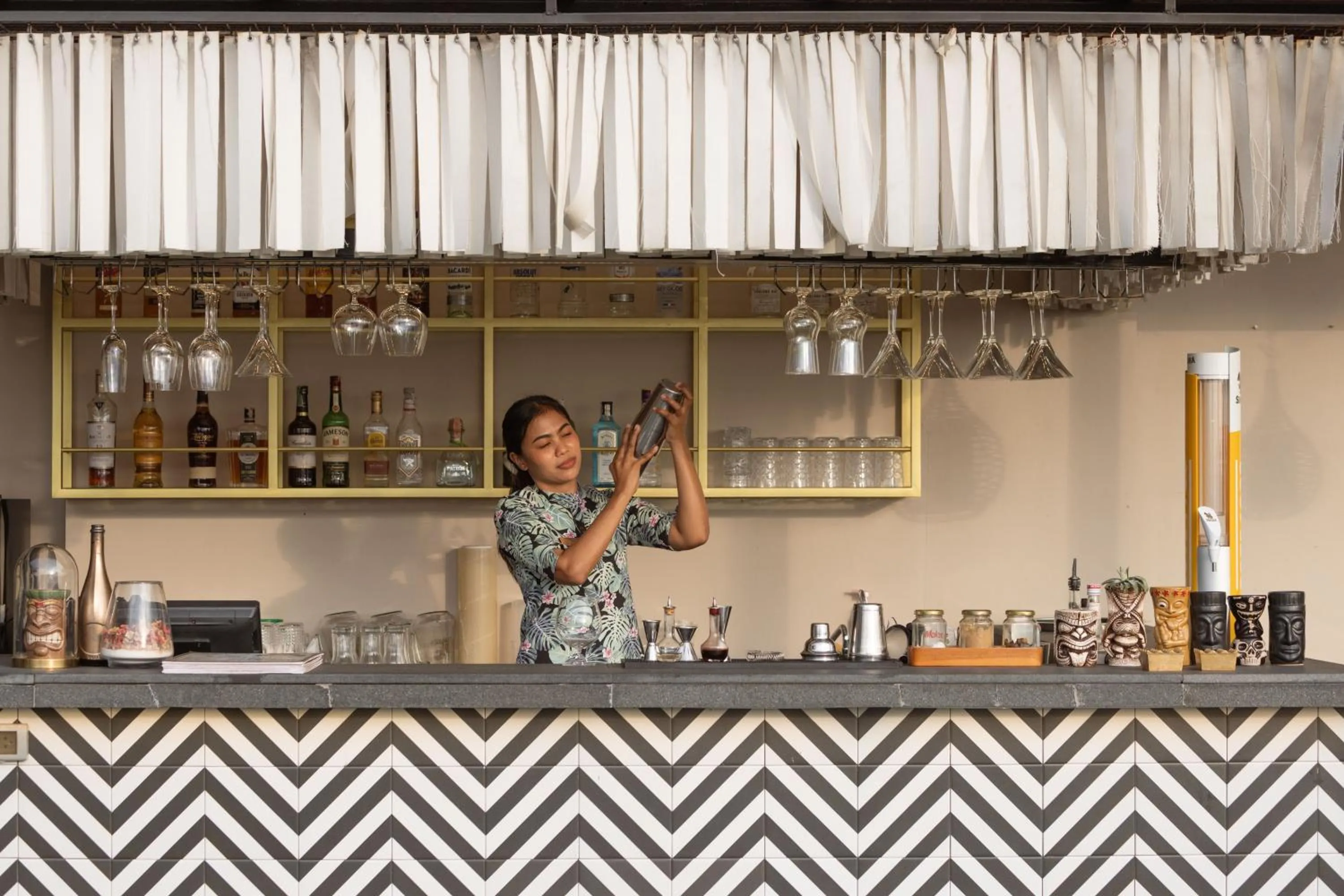 Lounge or bar in SKYVIEW Resort Phuket Patong Beach