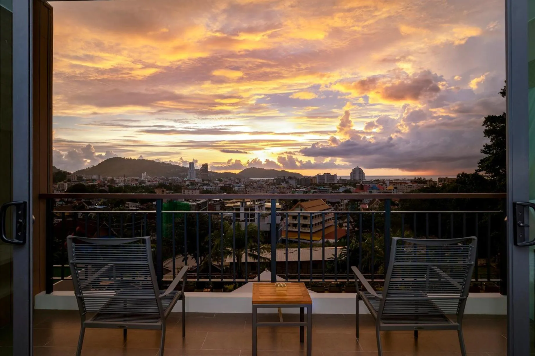 Day in SKYVIEW Resort Phuket Patong Beach