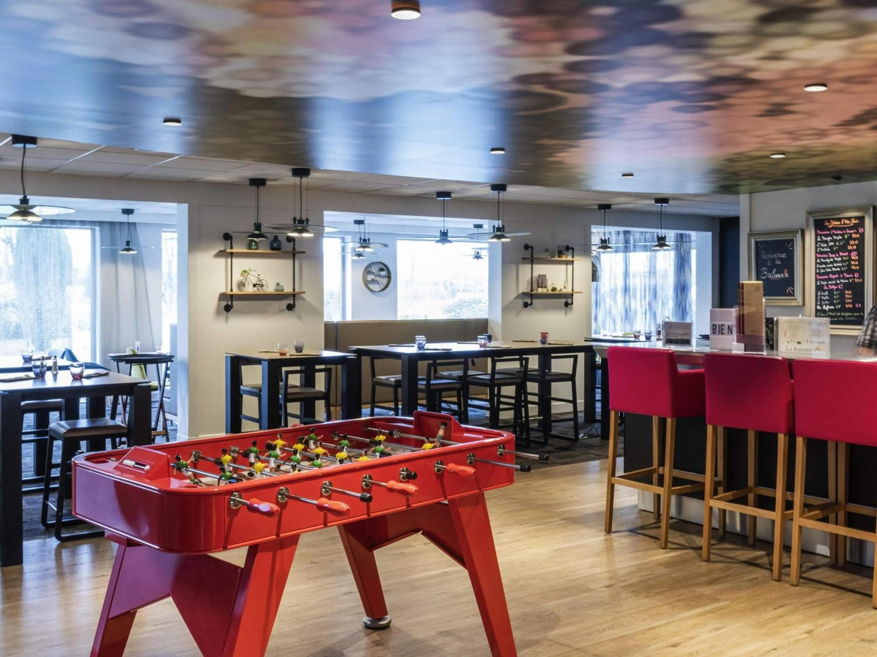 Lounge or bar in Hôtel Novotel Valenciennes