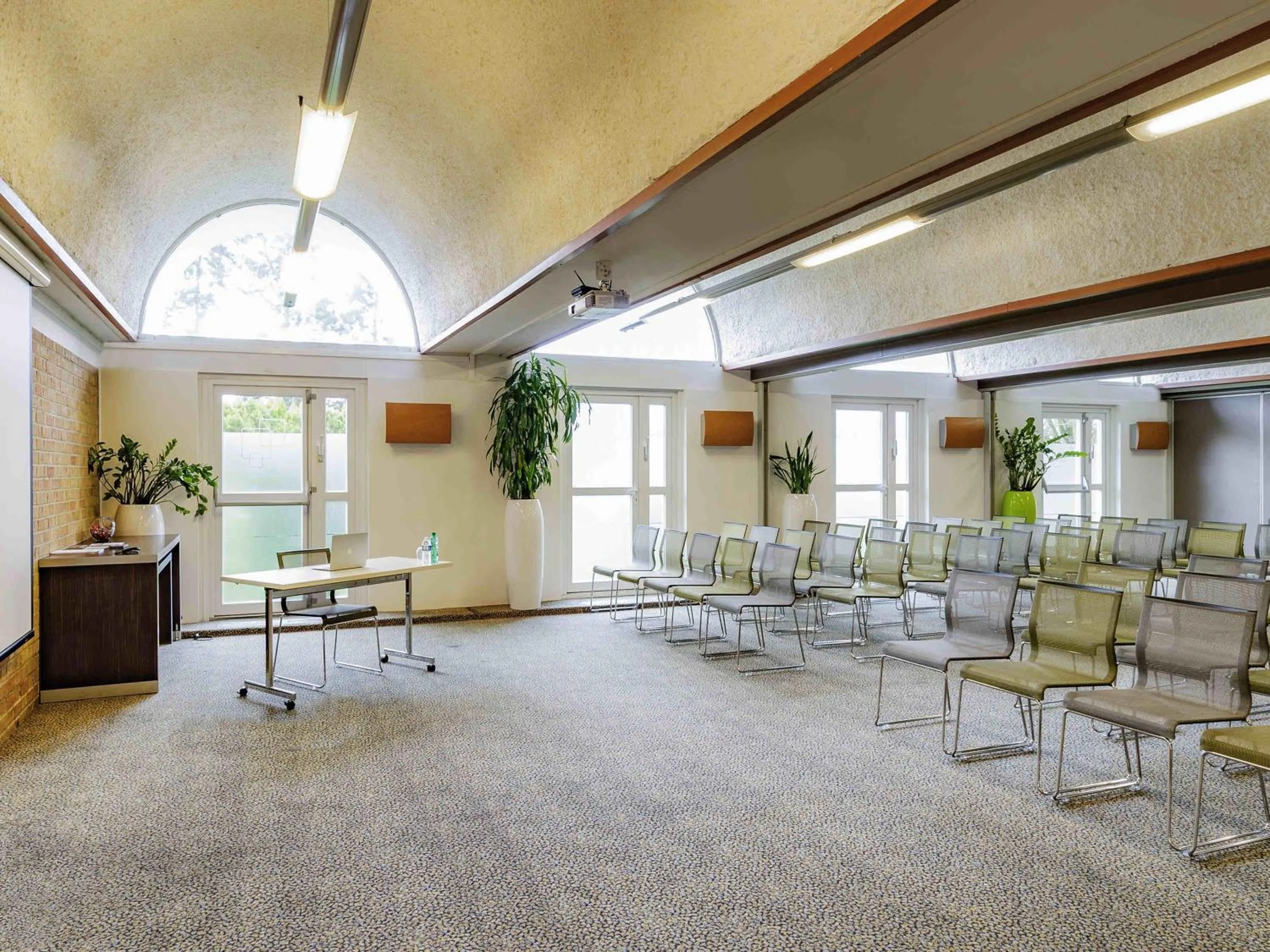 Meeting/conference room in Hôtel Novotel Valenciennes