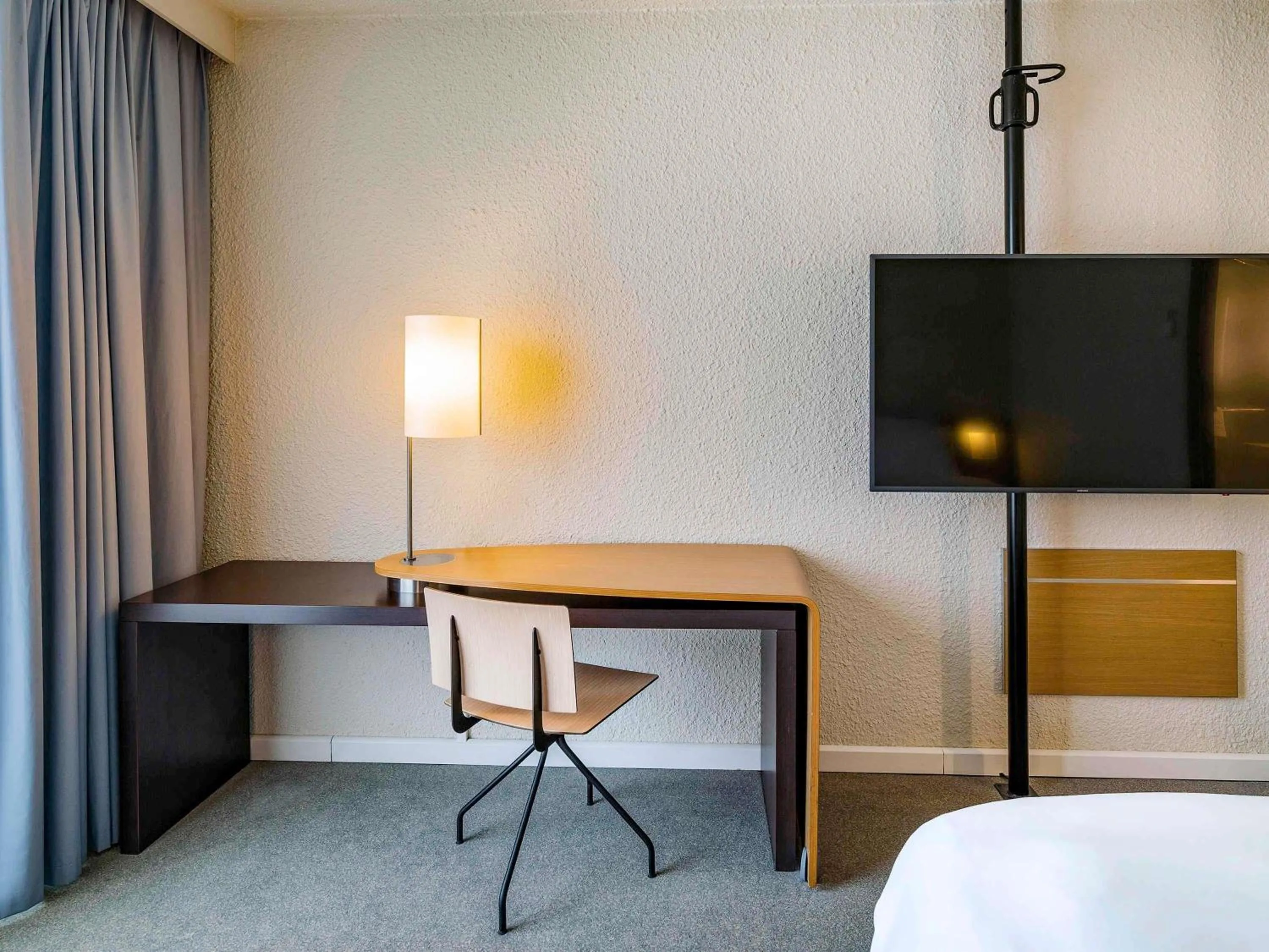 Bedroom, Bed in Hôtel Novotel Valenciennes