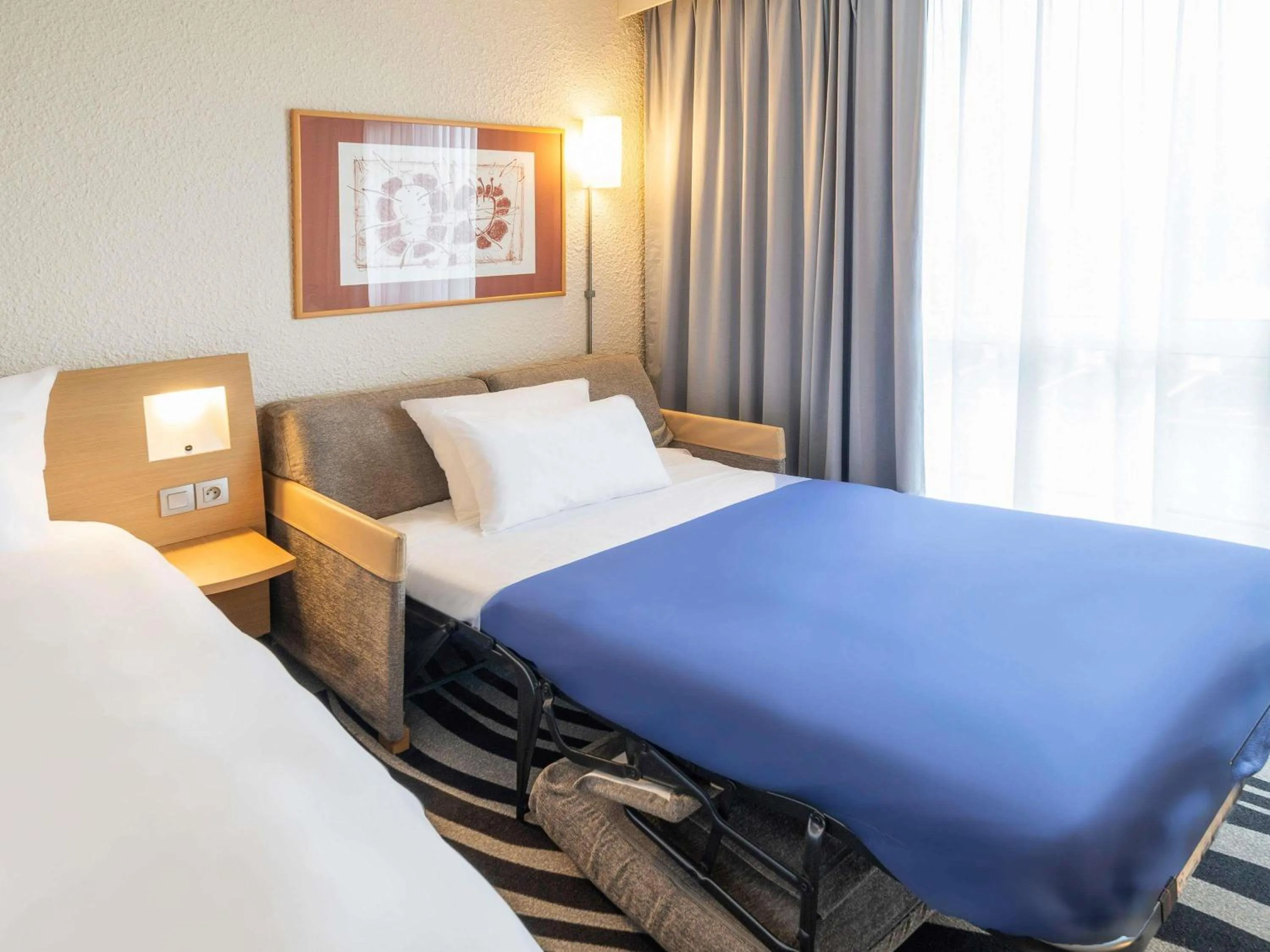 Bedroom, Bed in Hôtel Novotel Valenciennes