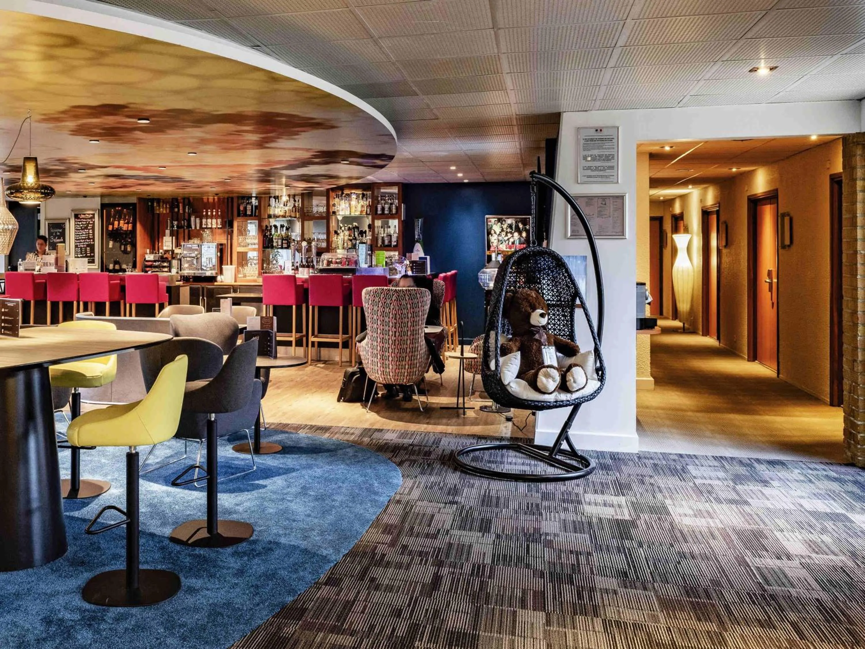 Lounge or bar in Hôtel Novotel Valenciennes