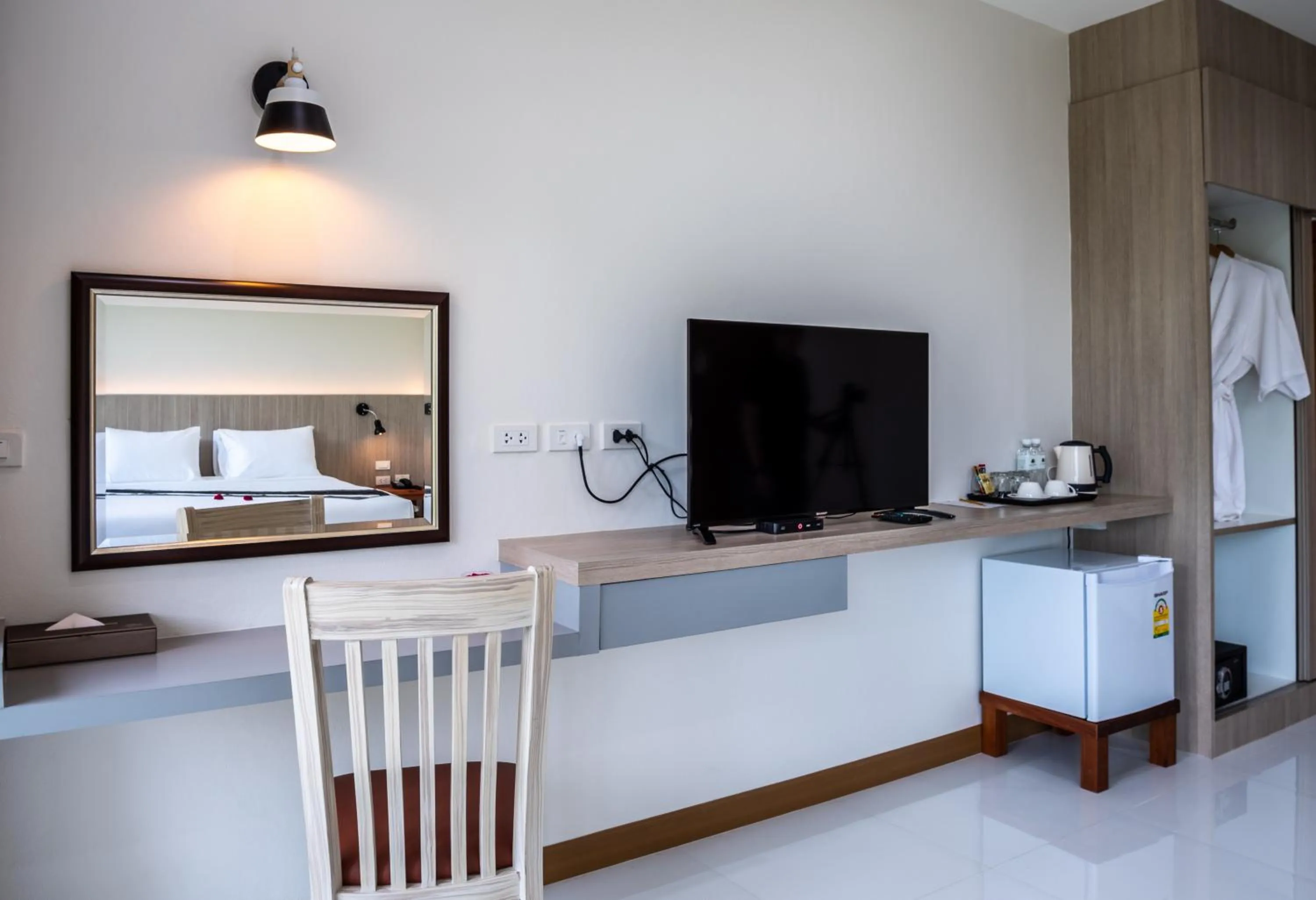 TV and multimedia, Bed in Ozone Hotel Khao Yai