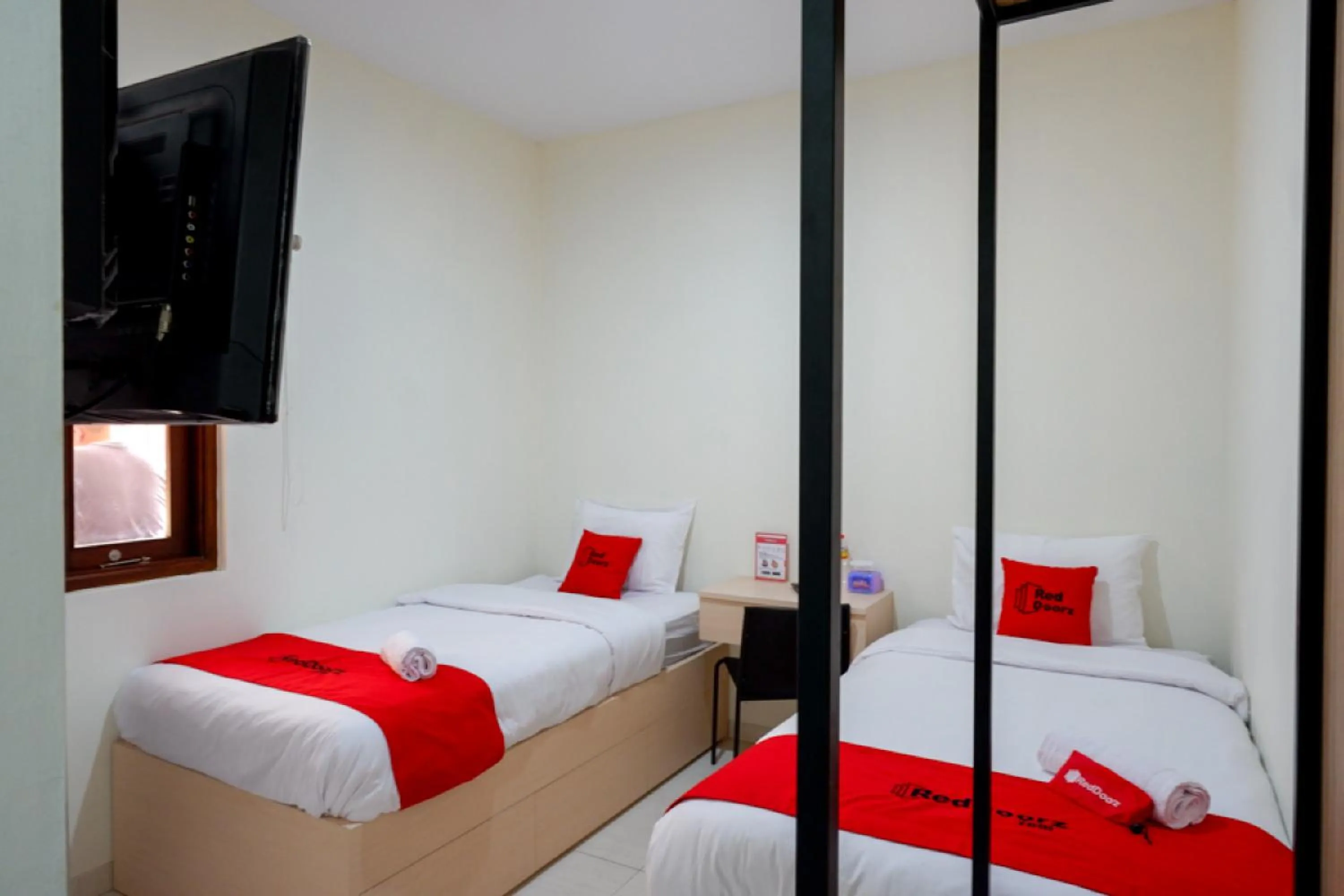 Bedroom, Bed in RedDoorz near Alun Alun Kudus 2