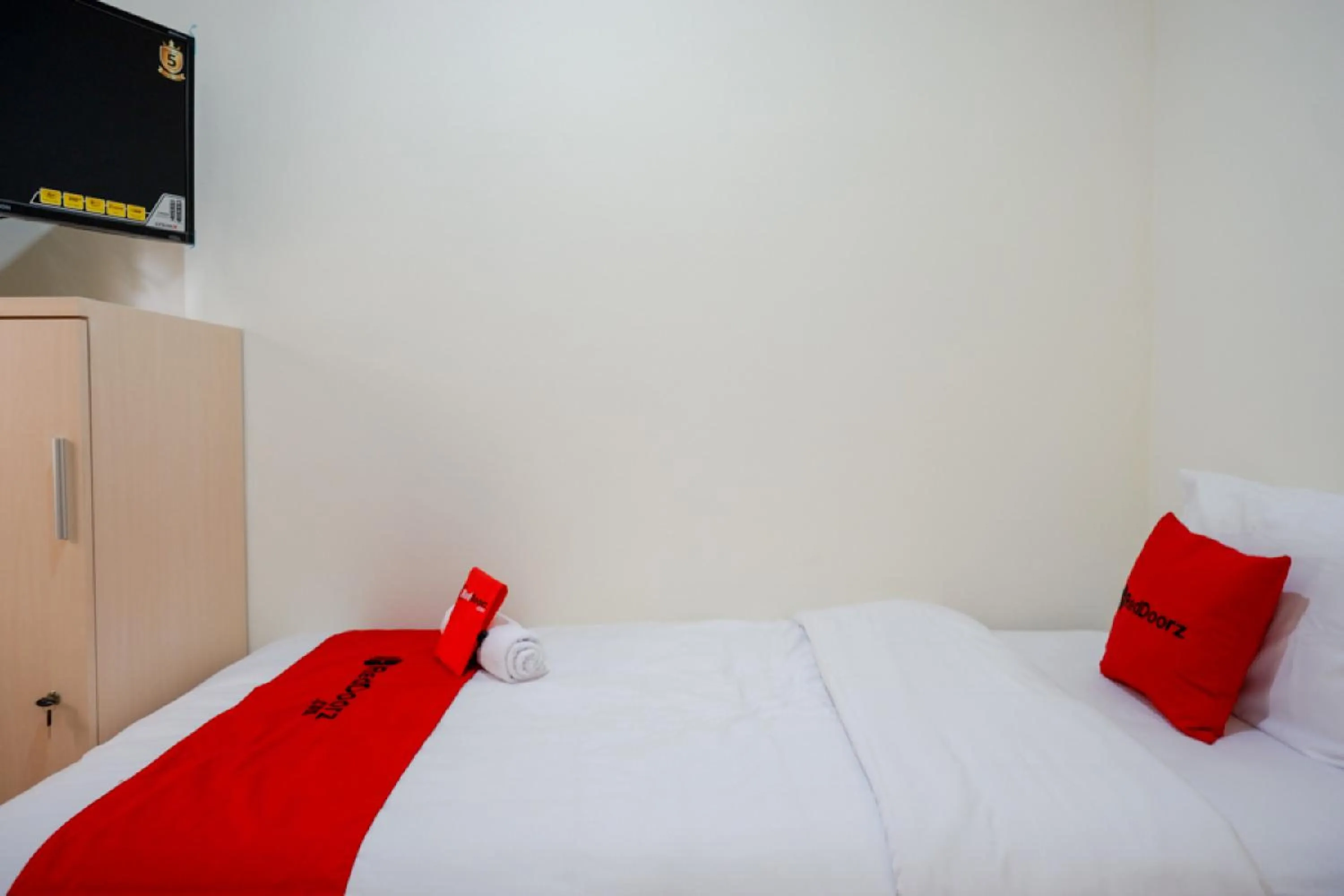 Bedroom, Bed in RedDoorz near Alun Alun Kudus 2