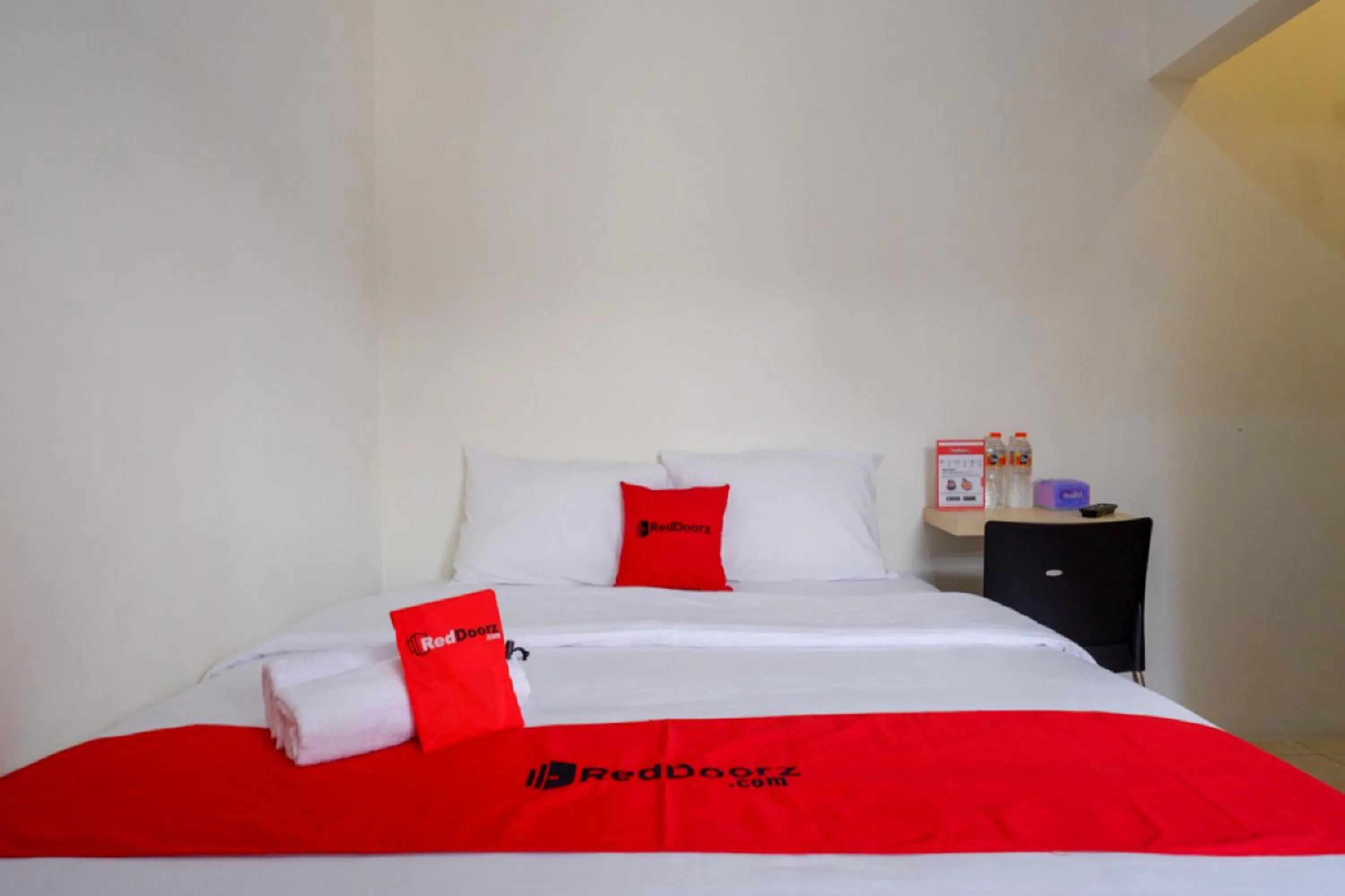 Bedroom, Bed in RedDoorz near Alun Alun Kudus 2