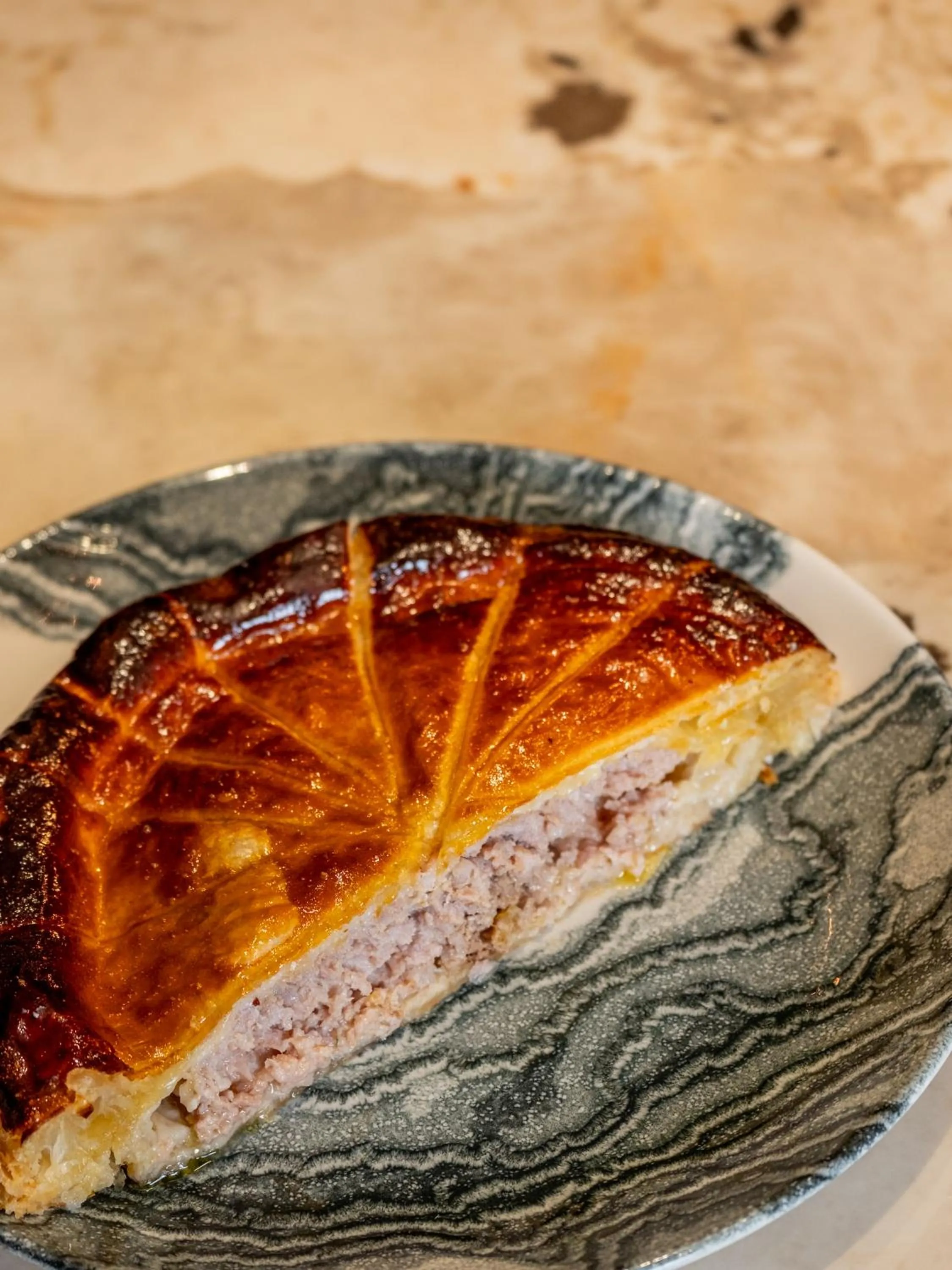 Restaurant/places to eat in FirstName Toulouse Résidence