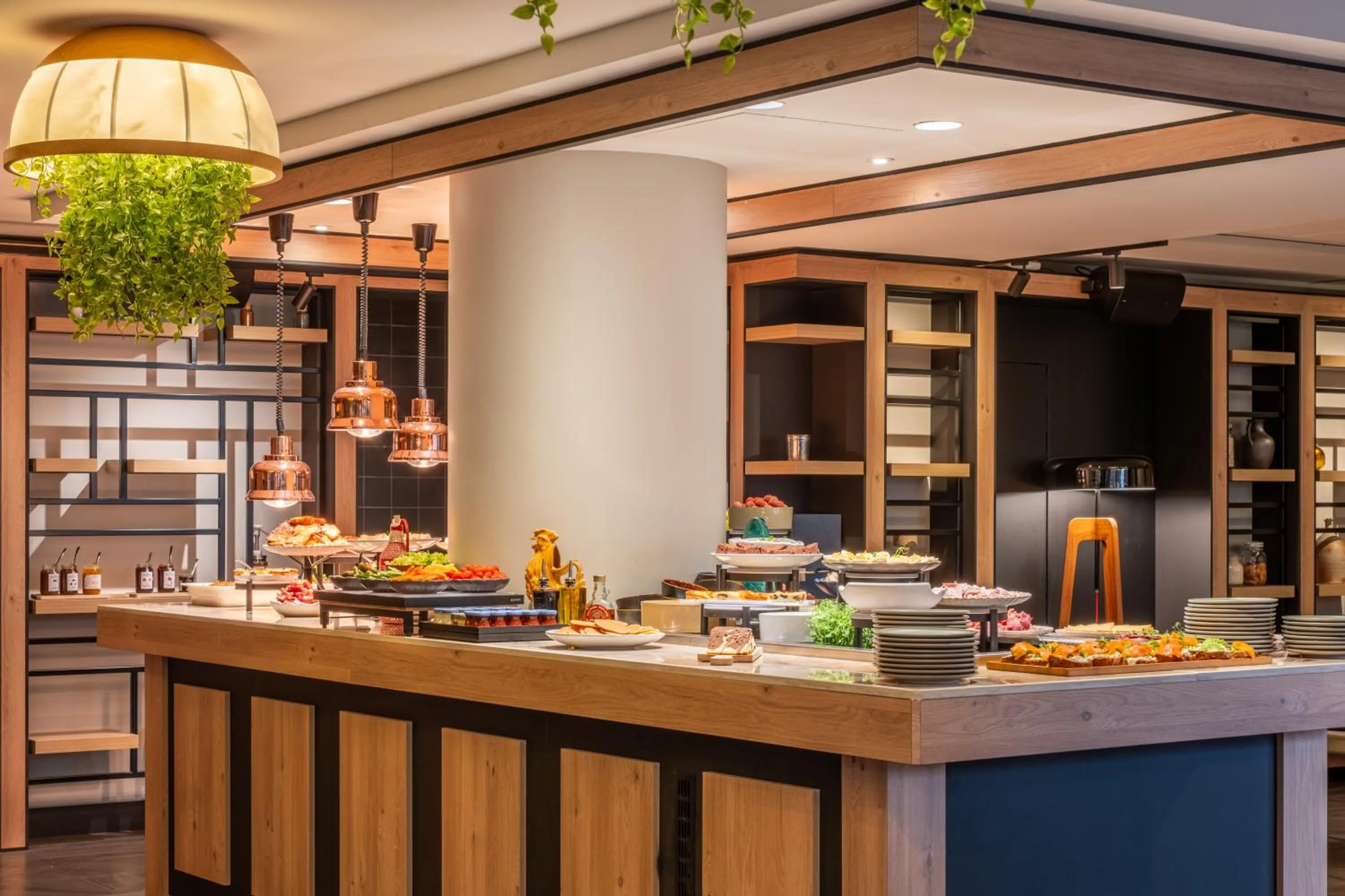 Lunch in FirstName Toulouse Résidence