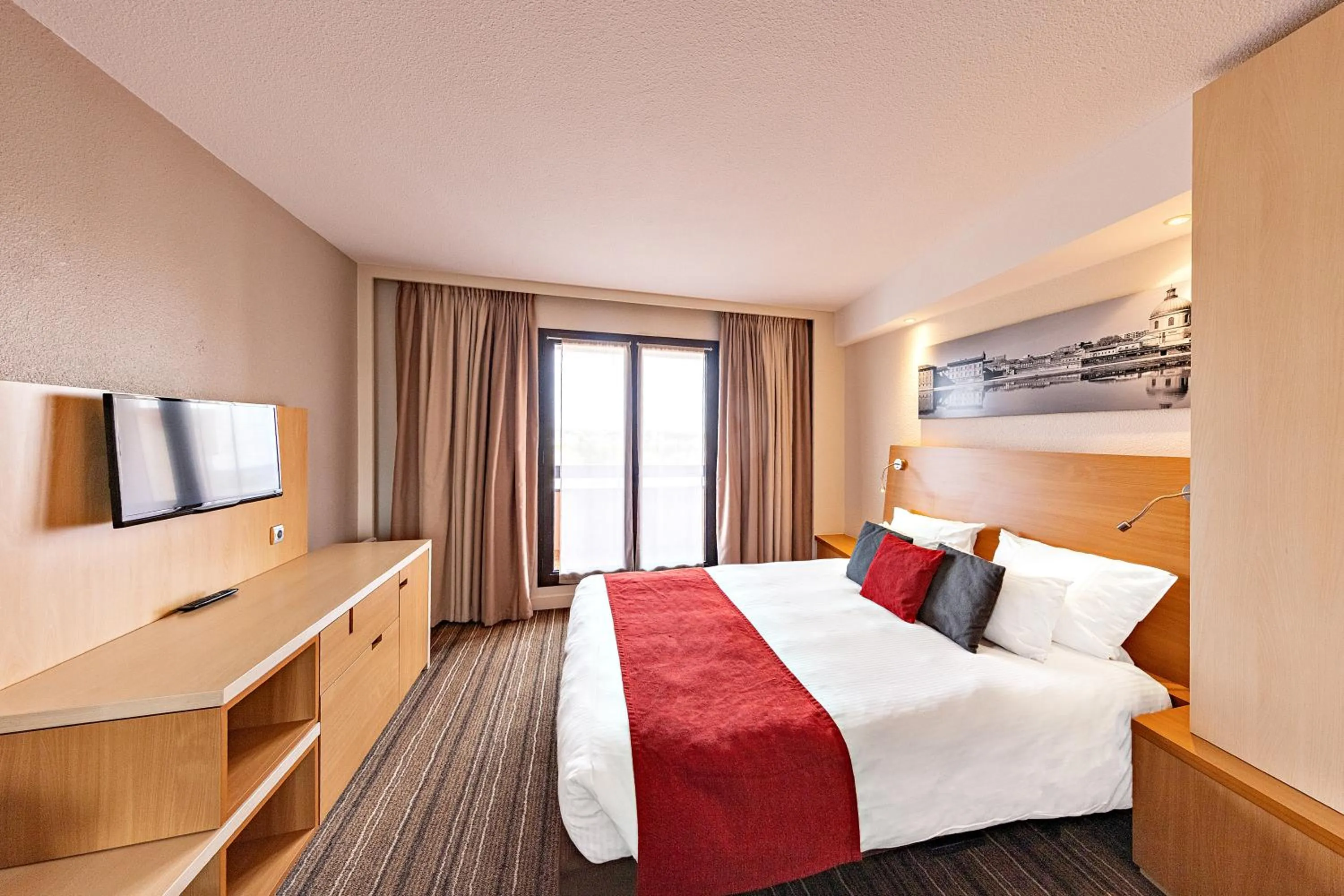 Bedroom, Bed in Aparthotel Adagio Toulouse Centre Ramblas