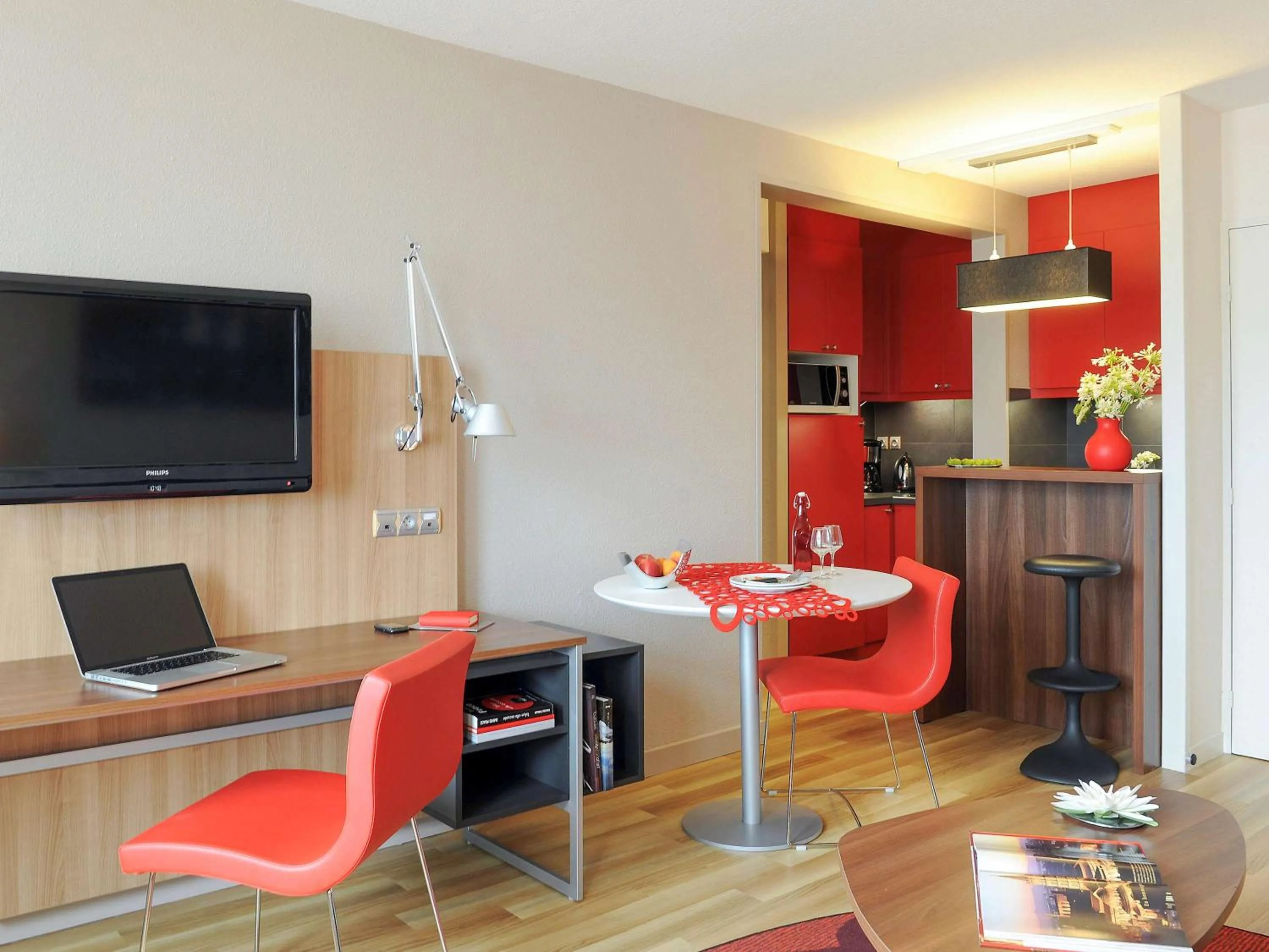 Photo of the whole room in Aparthotel Adagio Toulouse Centre Ramblas