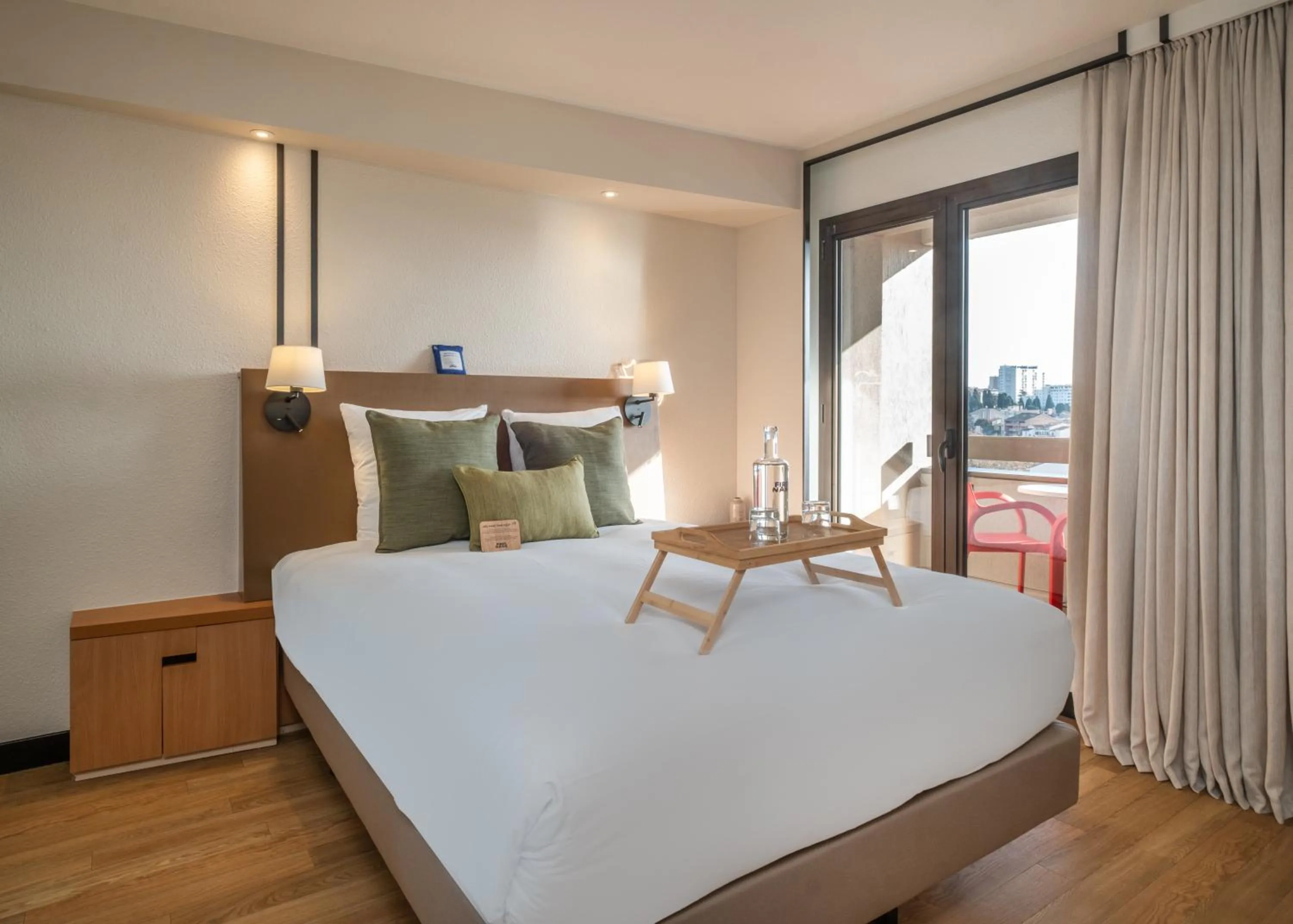 Bedroom, Bed in FirstName Toulouse Résidence