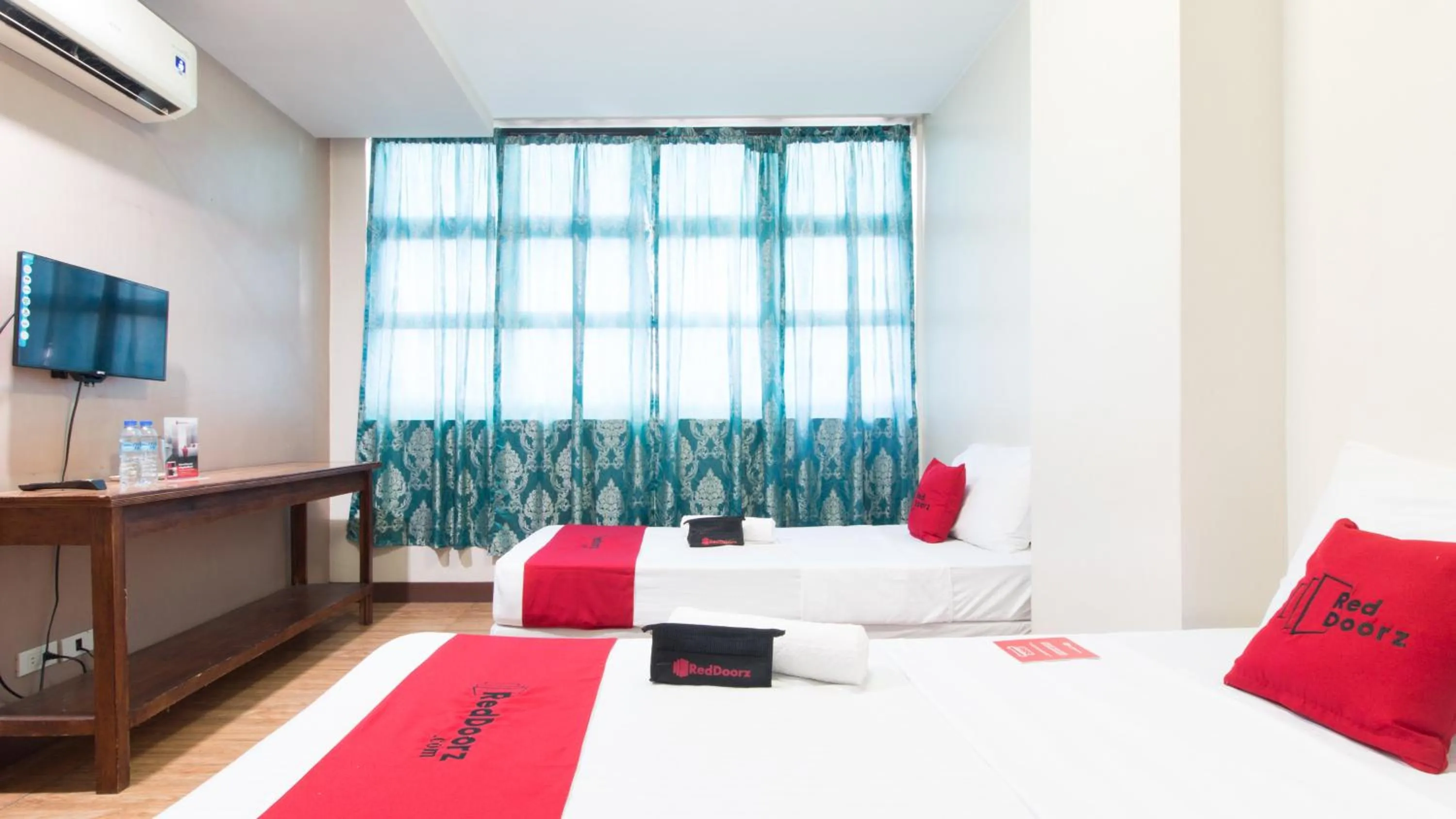 Photo of the whole room, Bed in RedDoorz @ San Jose Tagbak Jaro Iloilo