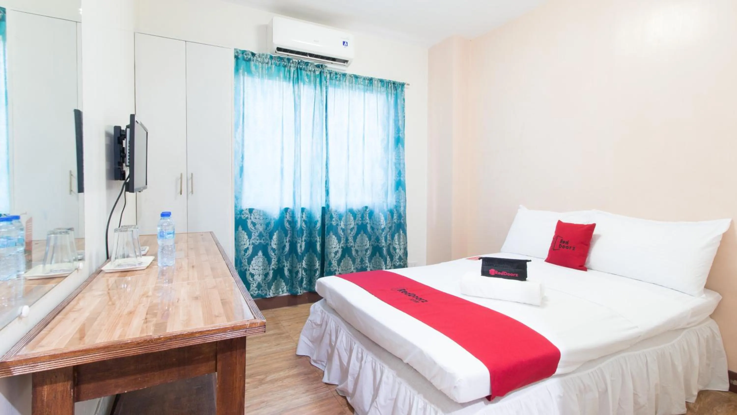 TV and multimedia, Bed in RedDoorz @ San Jose Tagbak Jaro Iloilo