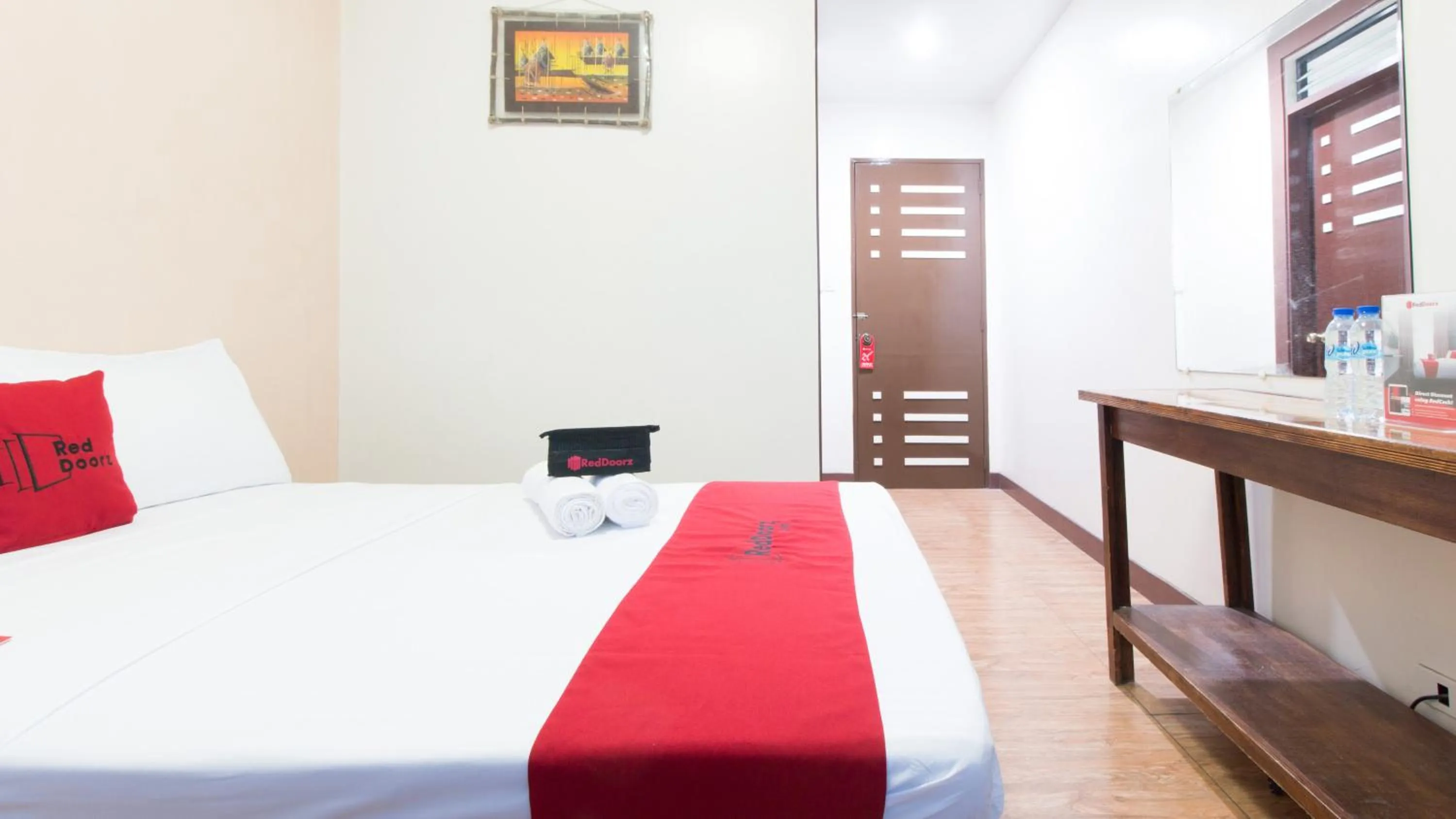 Photo of the whole room, Bed in RedDoorz @ San Jose Tagbak Jaro Iloilo