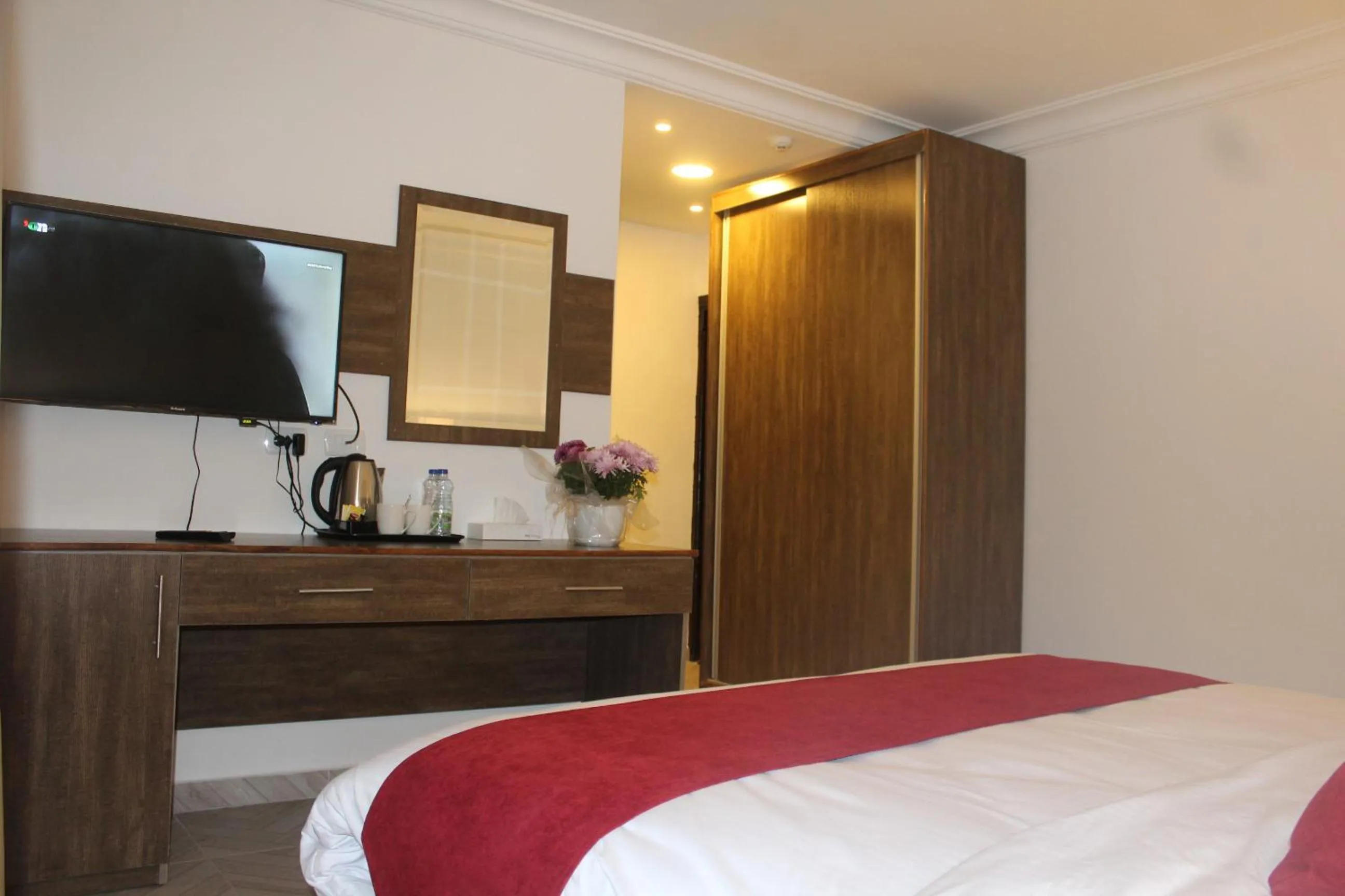 TV and multimedia in Petra Corner Hotel