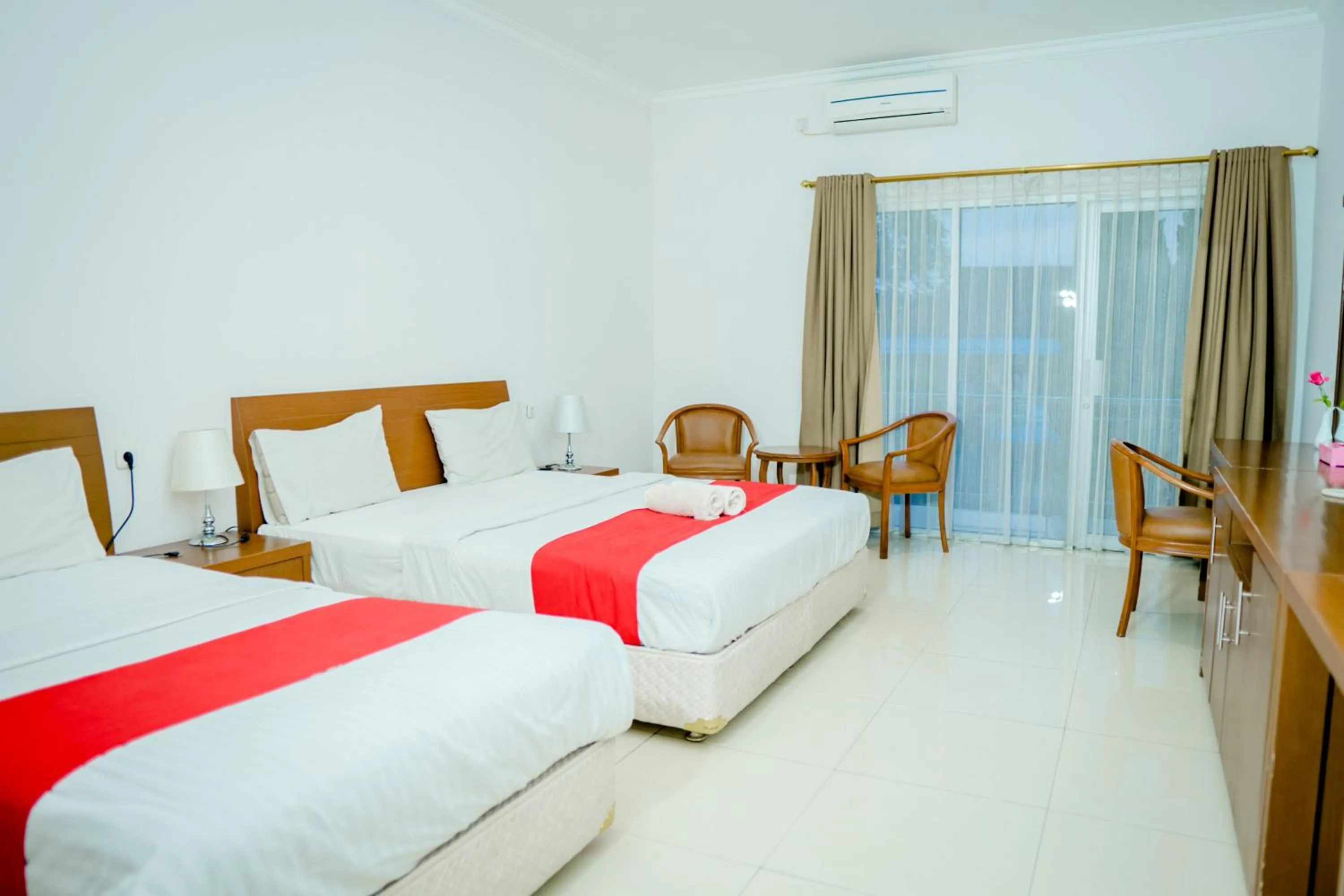 Bedroom, Bed in HOTEL & WISMA BINTANG JADAYAT