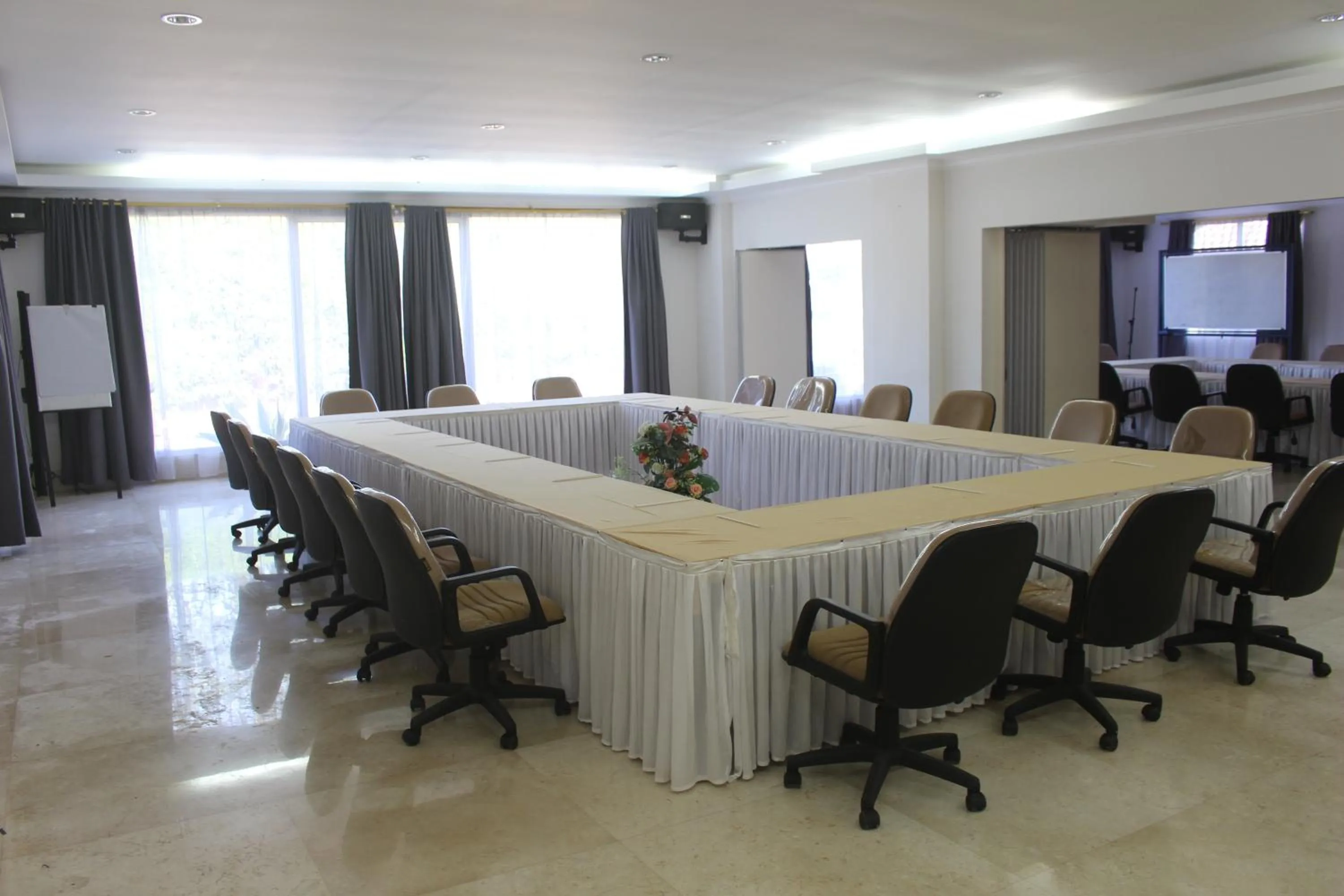 Meeting/conference room in HOTEL & WISMA BINTANG JADAYAT