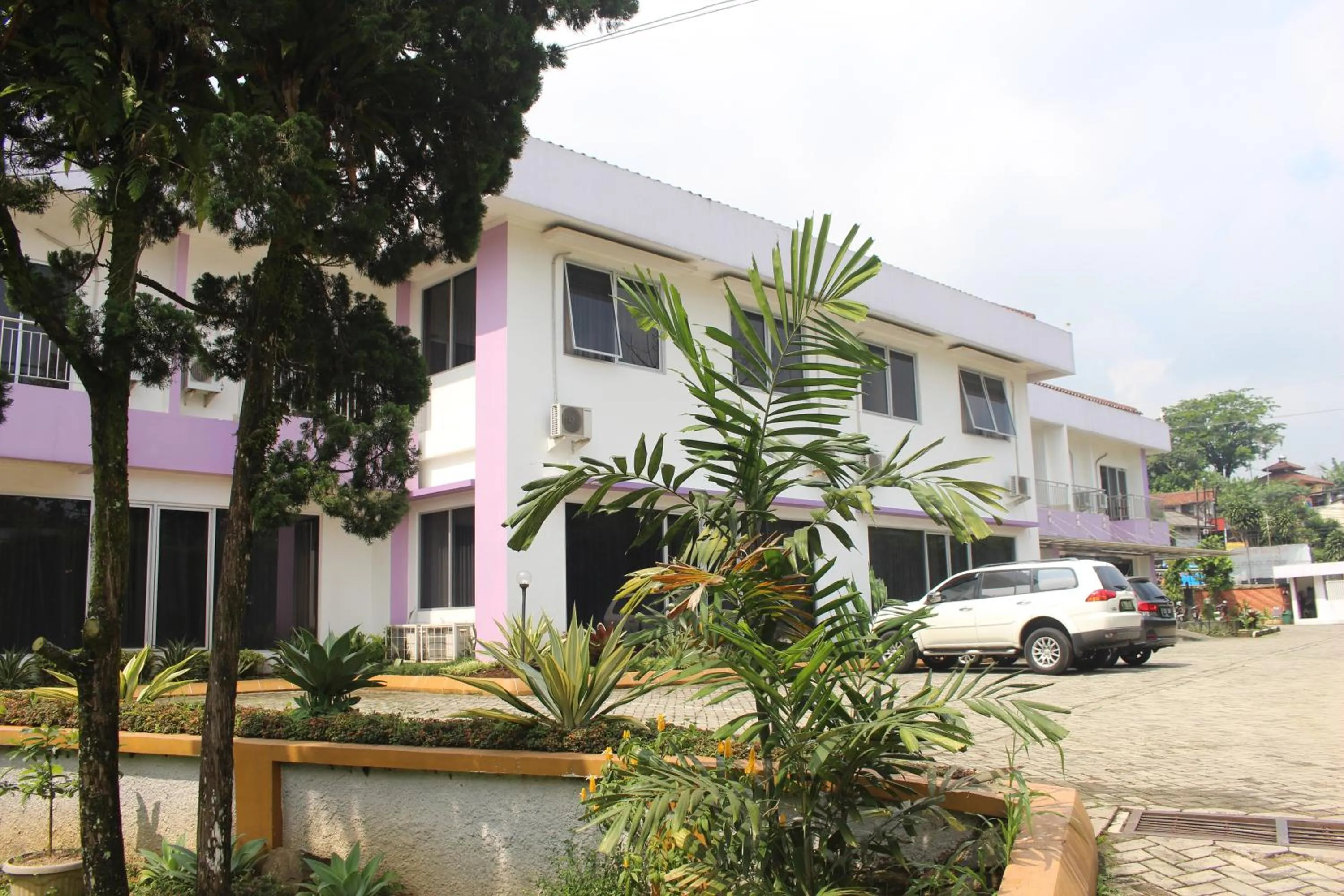 Property building in HOTEL & WISMA BINTANG JADAYAT