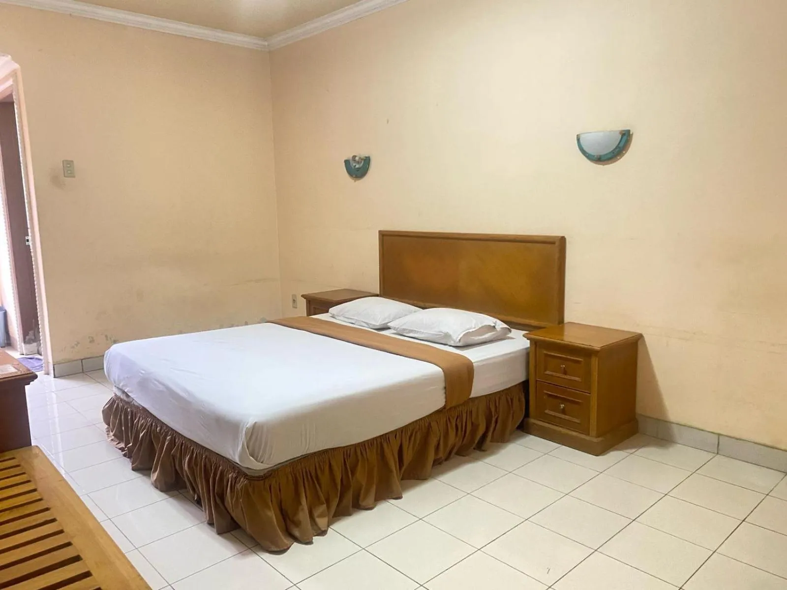 Bed in HOTEL & WISMA BINTANG JADAYAT