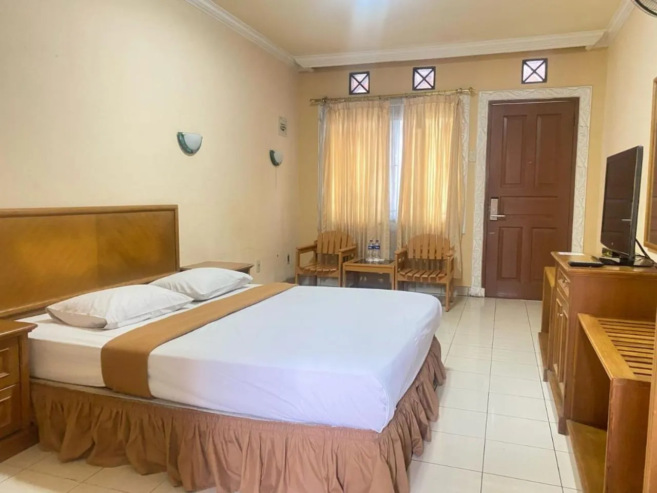 Bed in HOTEL & WISMA BINTANG JADAYAT