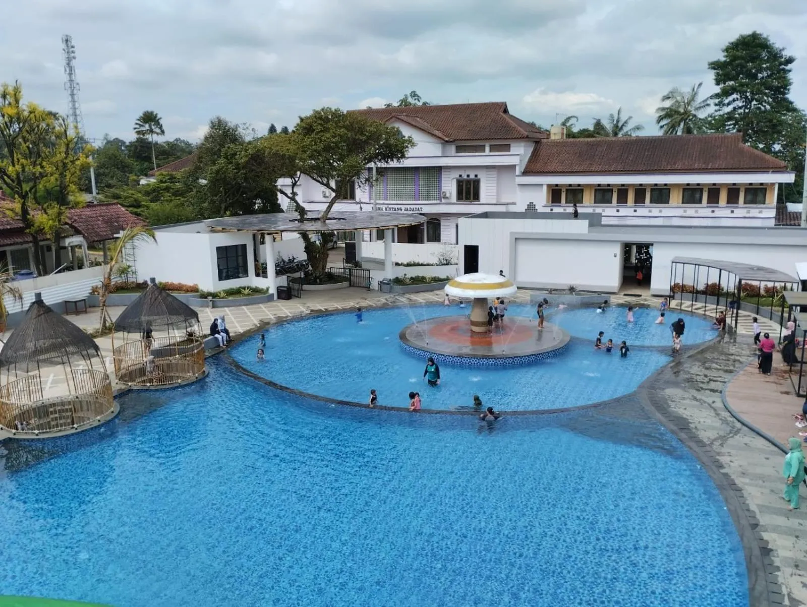 Swimming pool in HOTEL & WISMA BINTANG JADAYAT