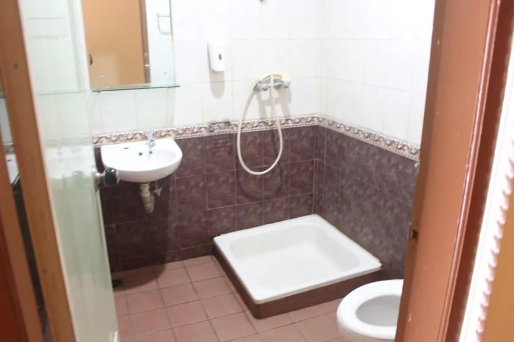 HOTEL & WISMA BINTANG JADAYAT