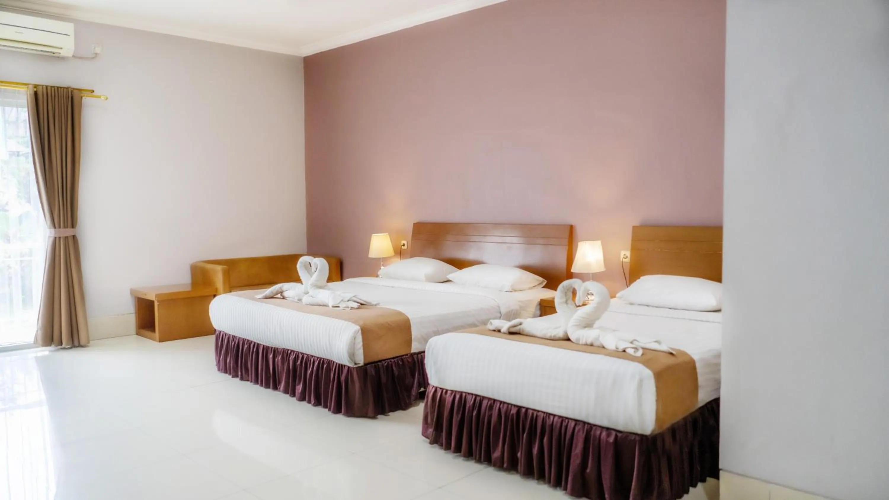 Bed in HOTEL & WISMA BINTANG JADAYAT