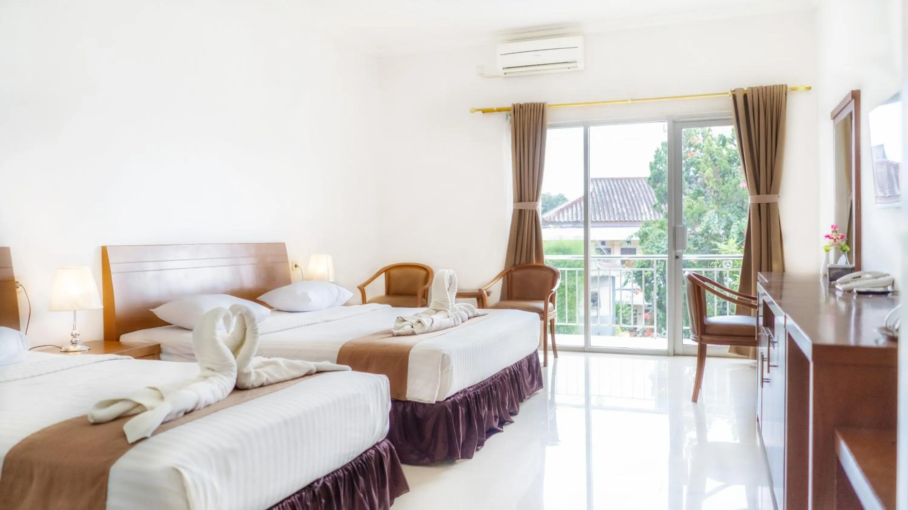 Bed in HOTEL & WISMA BINTANG JADAYAT