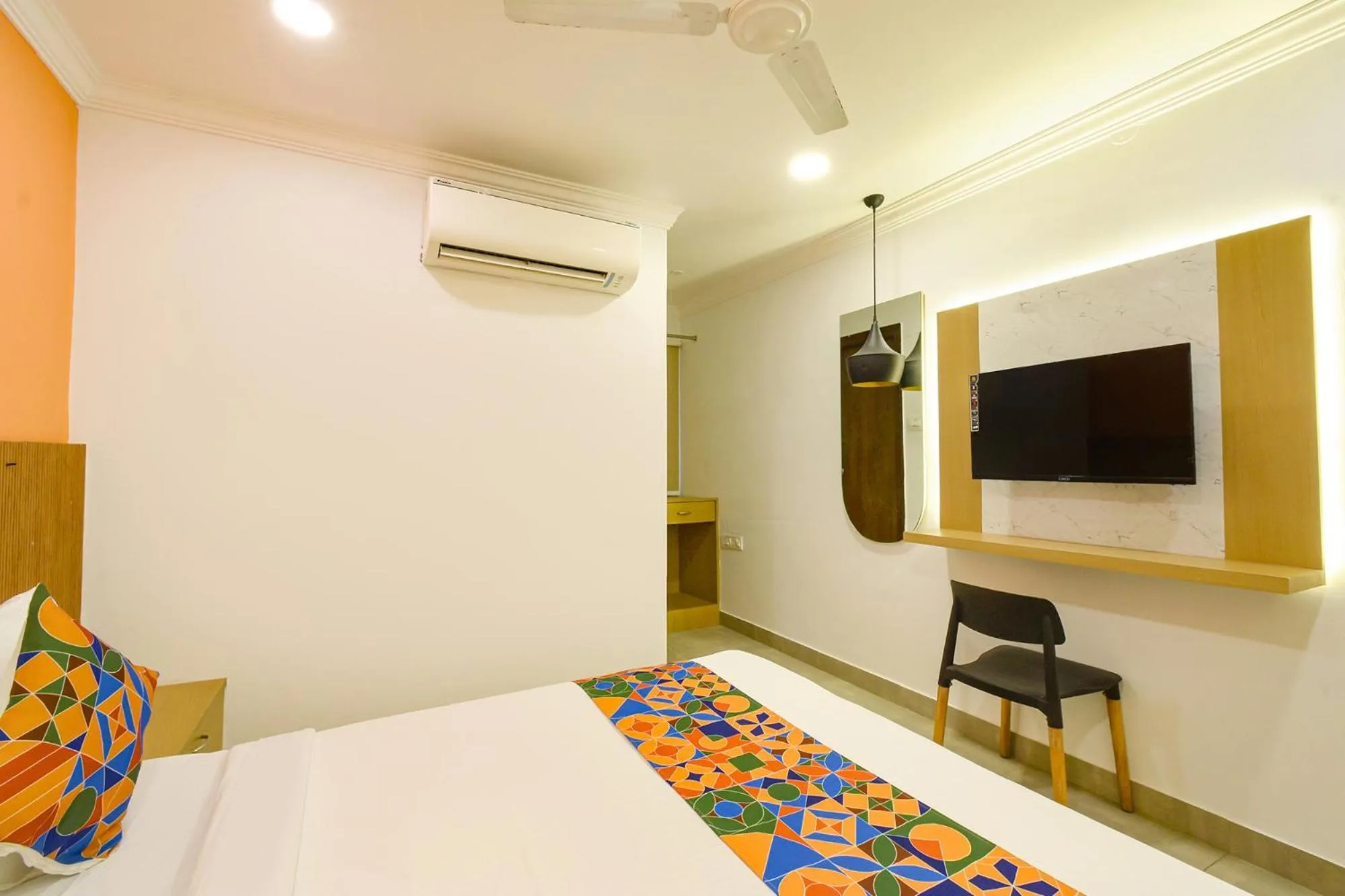 Bed in Fabhotel Cinco Primera Nr LV Prasad, Banjara Hills