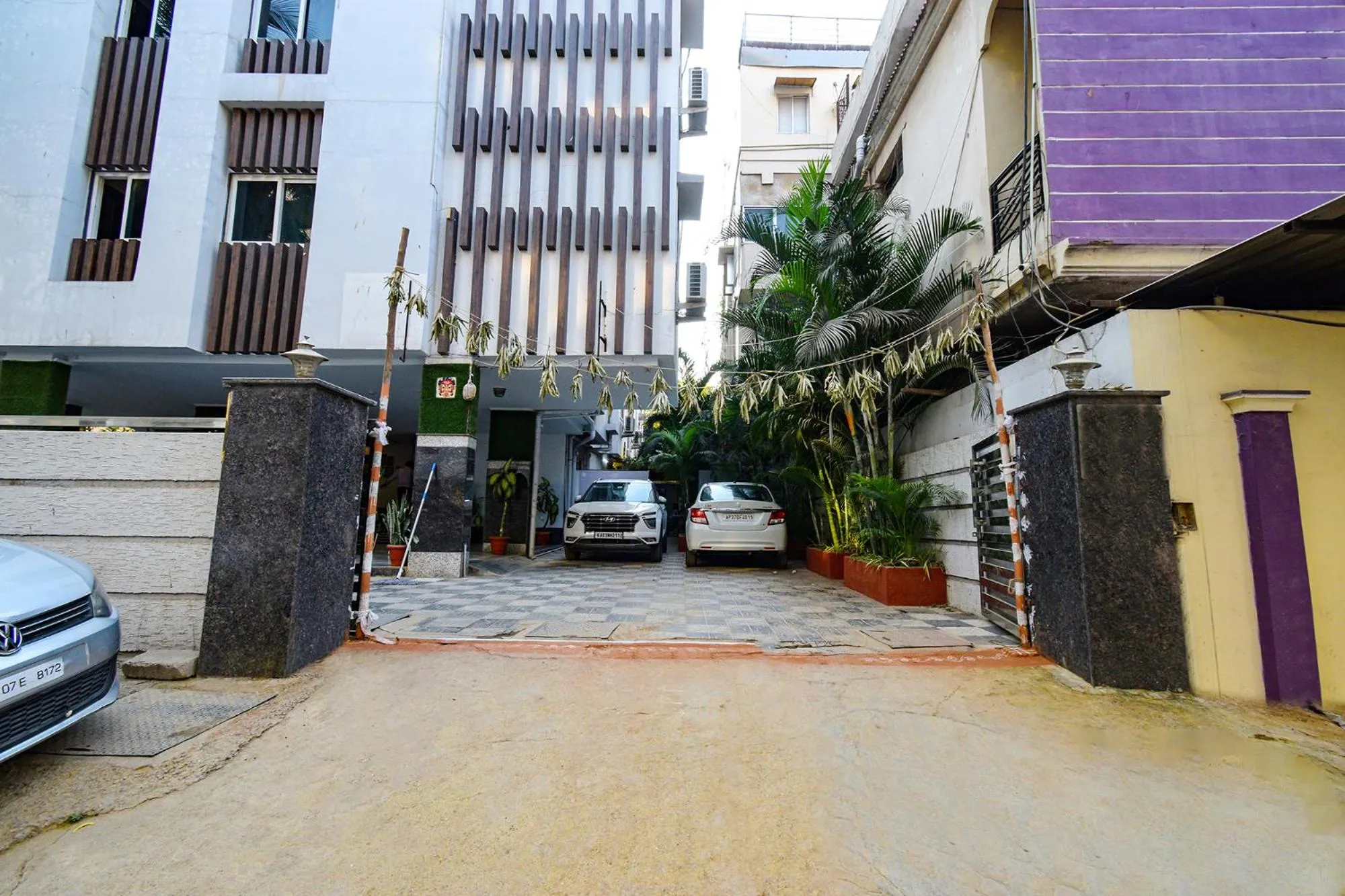 Facade/entrance in Fabhotel Cinco Primera Nr LV Prasad, Banjara Hills