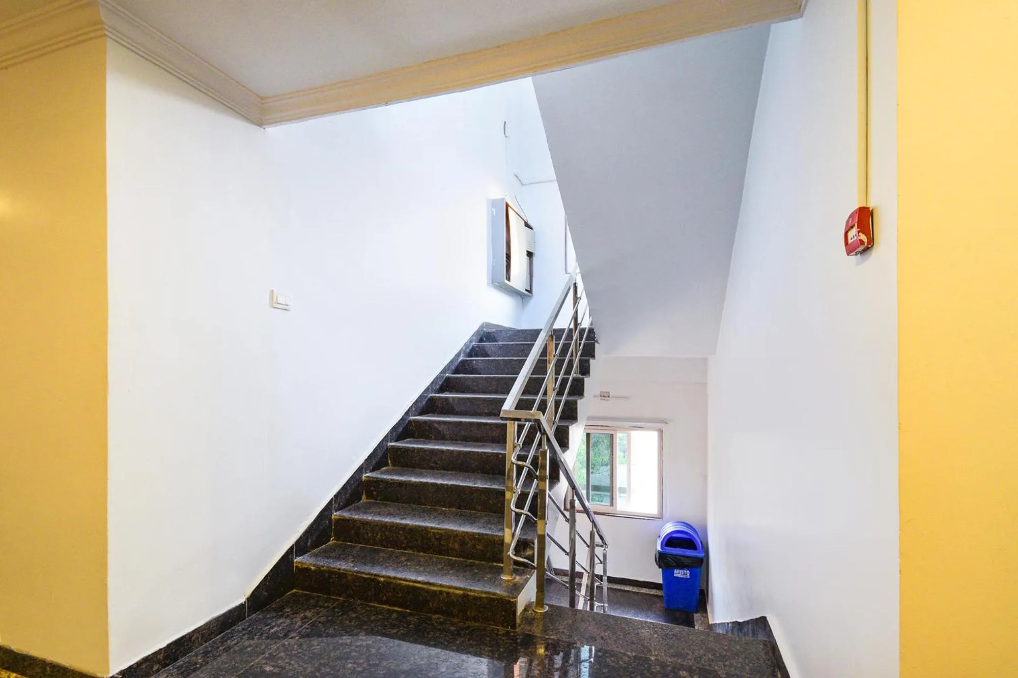 Lobby or reception in Fabhotel Cinco Primera Nr LV Prasad, Banjara Hills