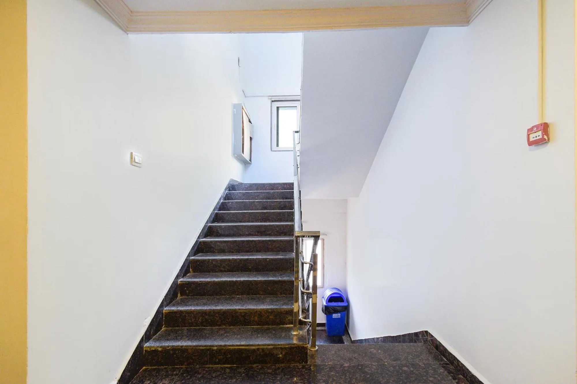 Lobby or reception in Fabhotel Cinco Primera Nr LV Prasad, Banjara Hills